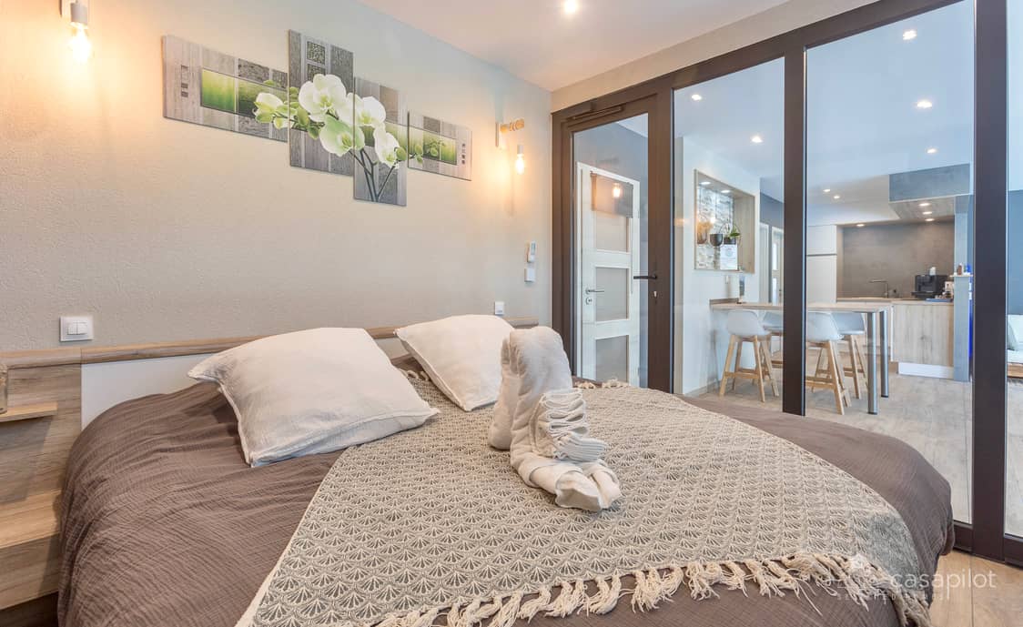 Gite O² — Maison insolite avec piscine et spa à Moselle à Metz — espace de vie