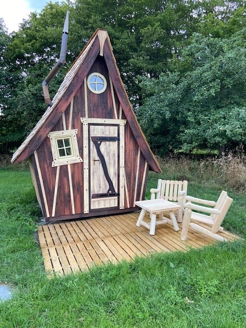 La Cabane des Korrigans : une expérience immersive en Bretagne à Boisgervilly — cuisine