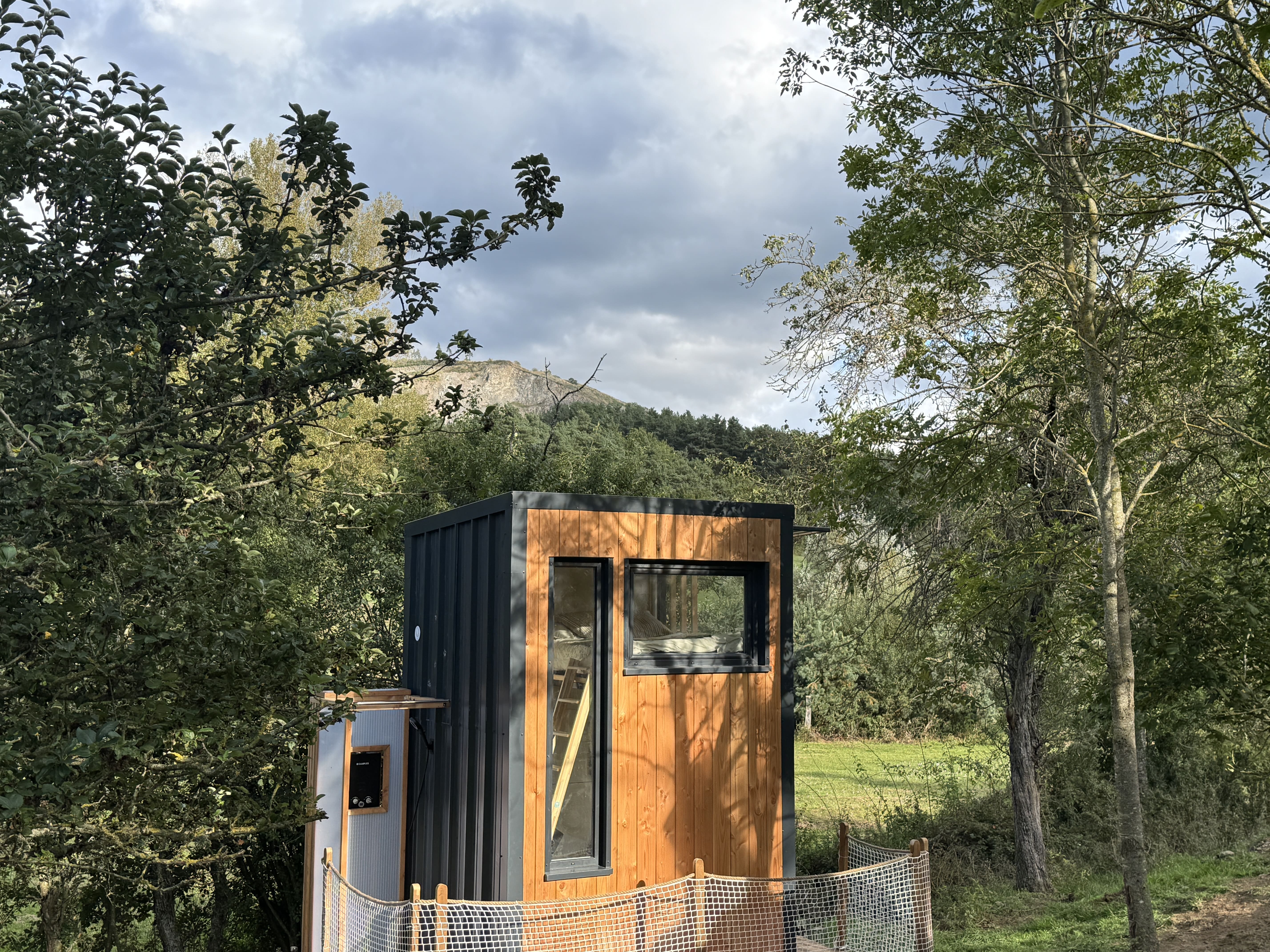 La Clairière de Peylenc : une tiny house au cœur de l'Auvergne à Saint-Pierre-Eynac — environnement naturel