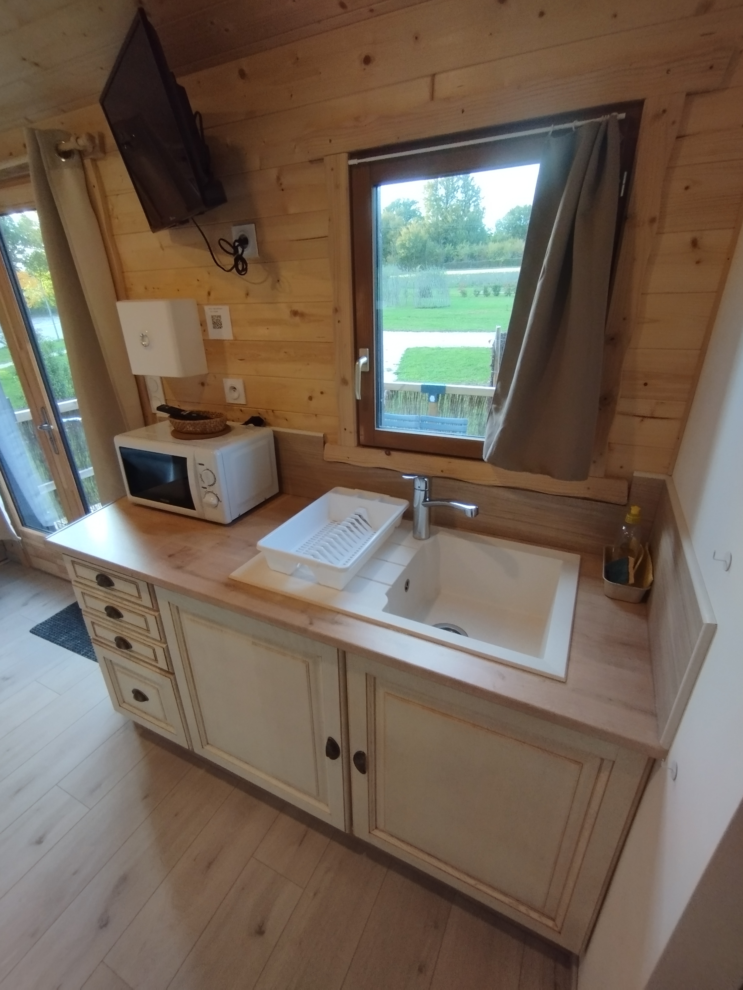 La roulotte de L'Orée des 4 chemins — Roulotte avec spa à Yonne à Auxerre — environnement naturel