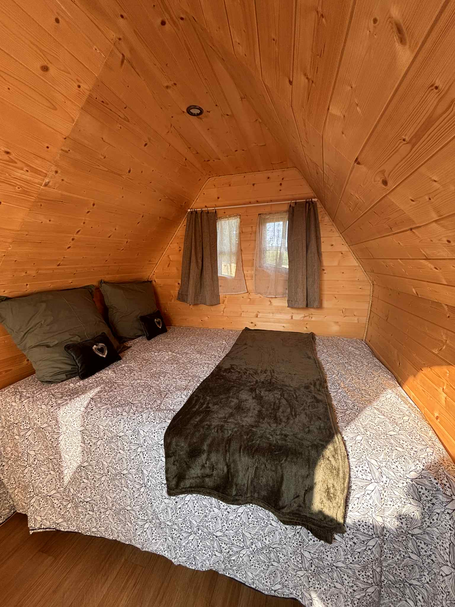 La Cabane Mini Enchantée — Séjour romantique avec spa à Loir-et-Cher à La Ferté-Imbault — cuisine