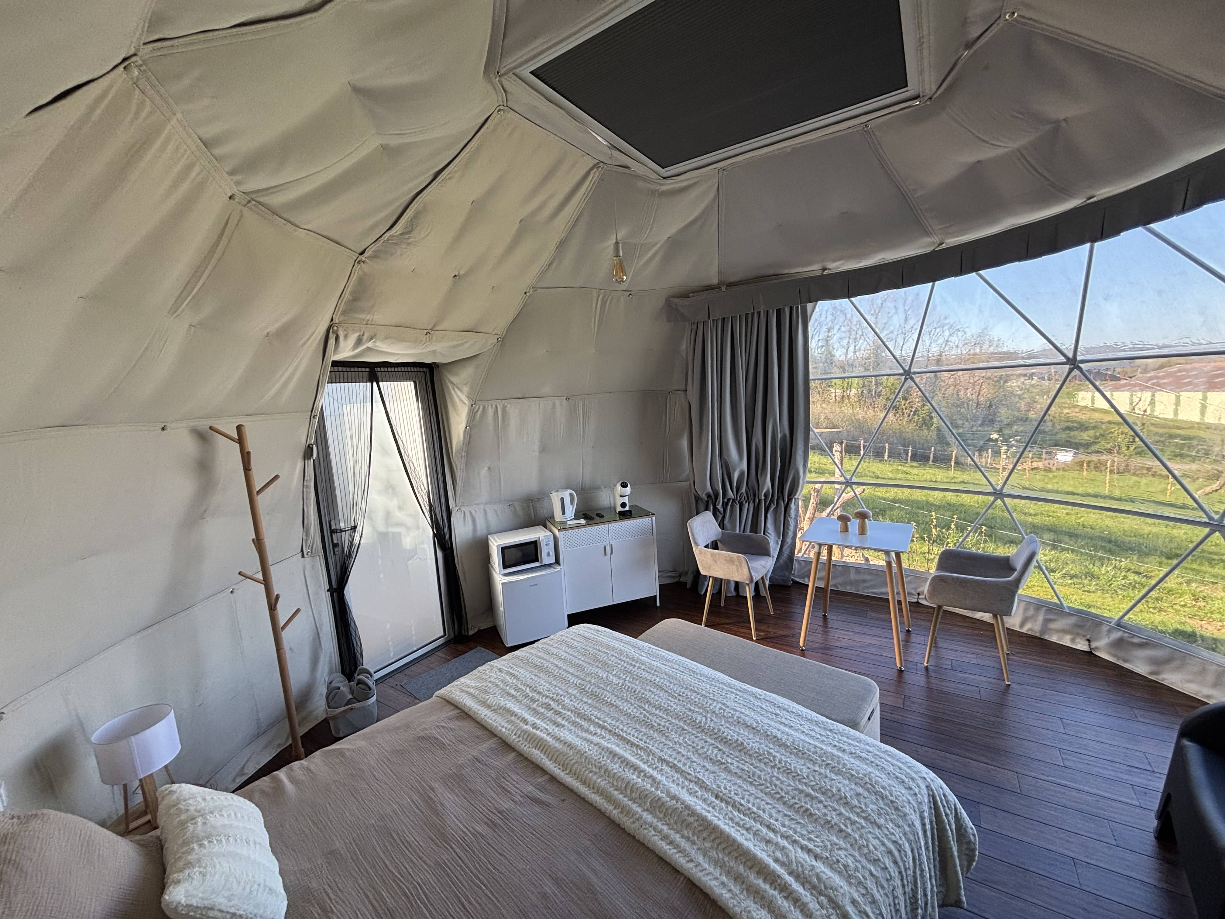 Dôme Ortense — Évasion romantique avec spa à Moselle à Ars-sur-Moselle — chambre