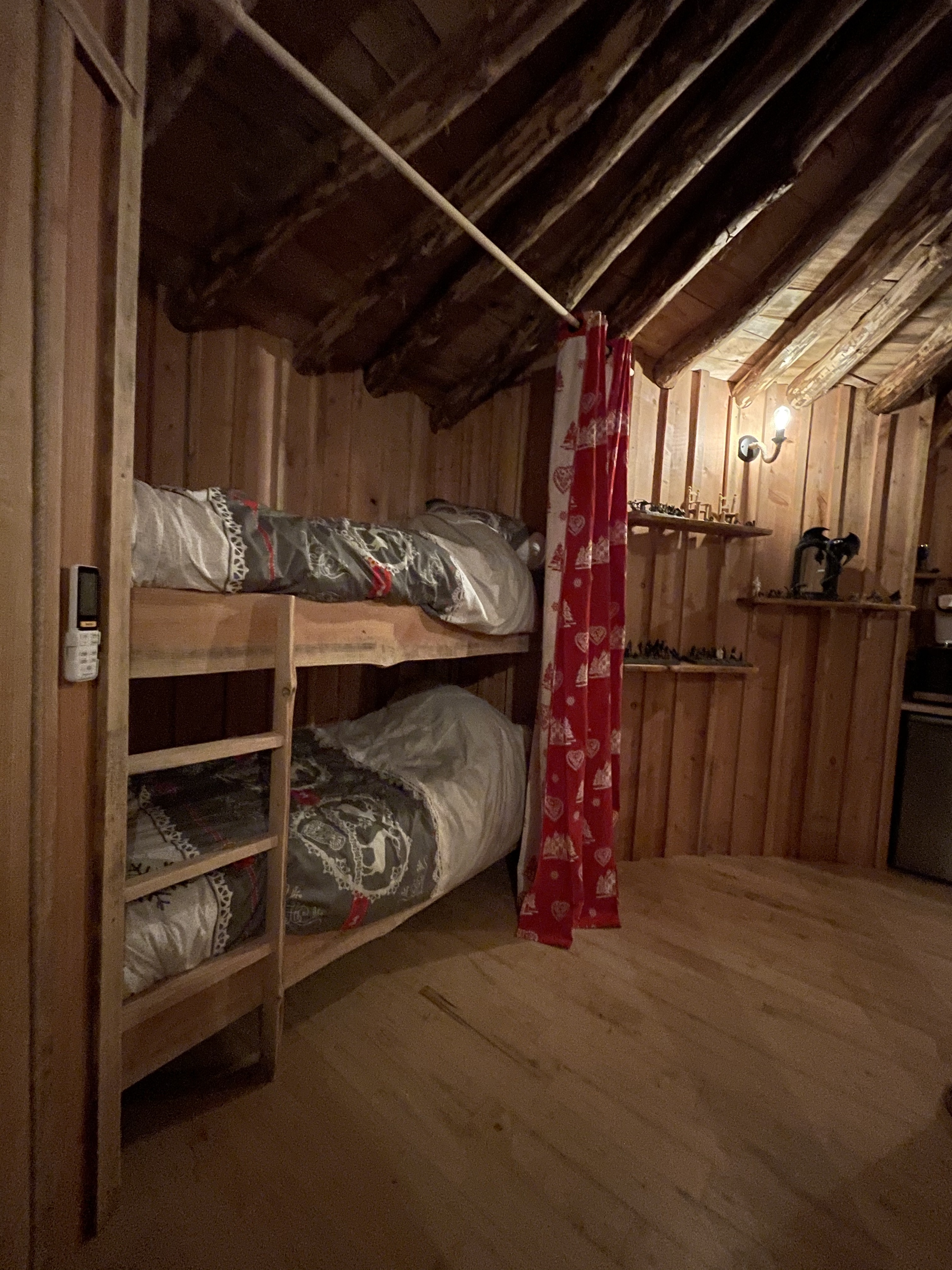 Cabane Hobbit de Belvédère — Maison insolite avec spa à Belvédère (Alpes-Maritimes) à Belvédère — cuisine