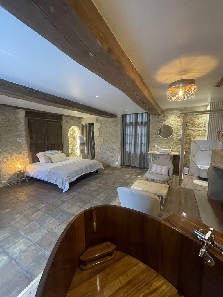 La Chambre de Caractère — Séjour romantique avec spa à Rouvres (Calvados) à Rouvres — vue intérieure