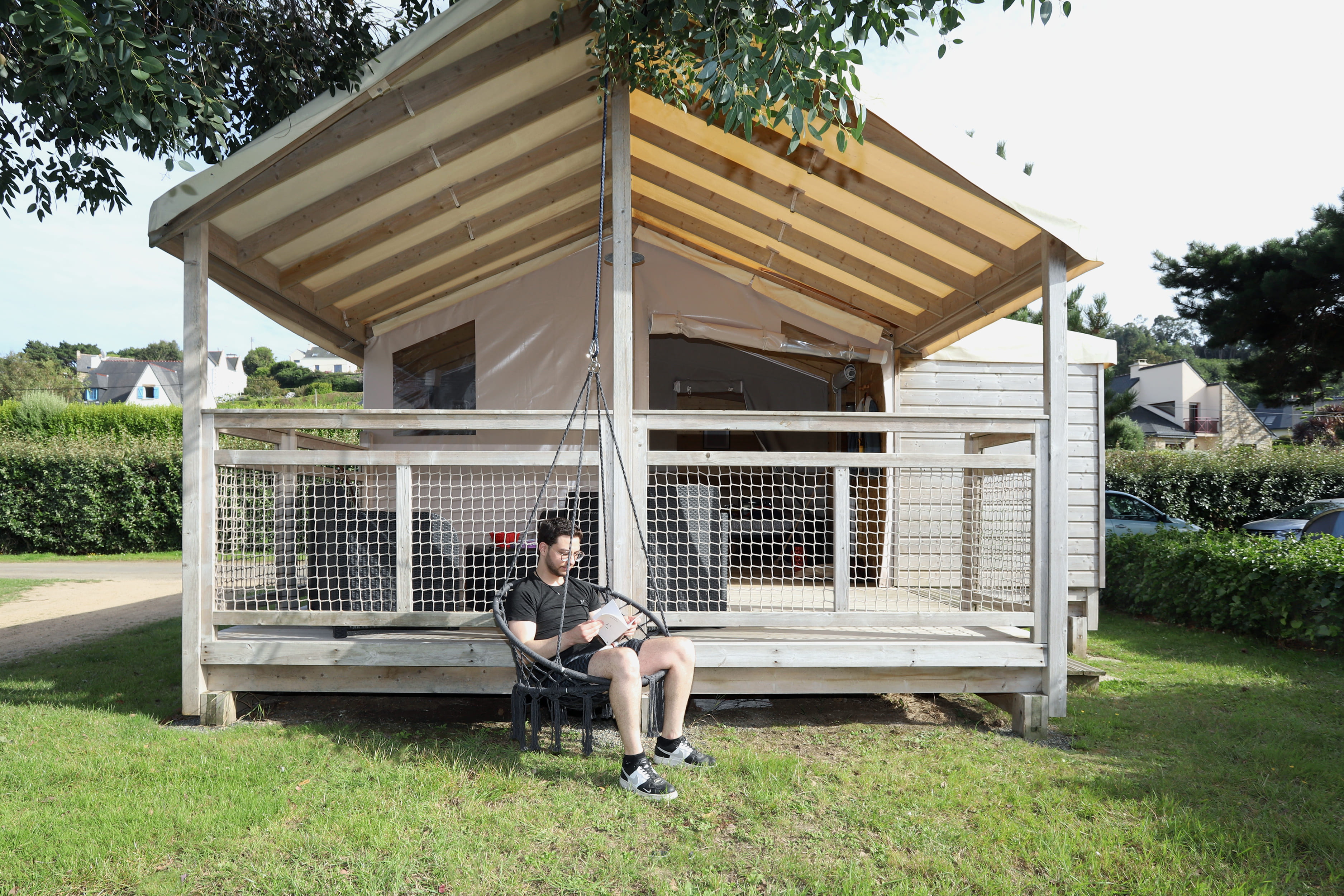 Ecolodge sur pilotis : une cabane unique en Bretagne à Trelevern — espace de vie