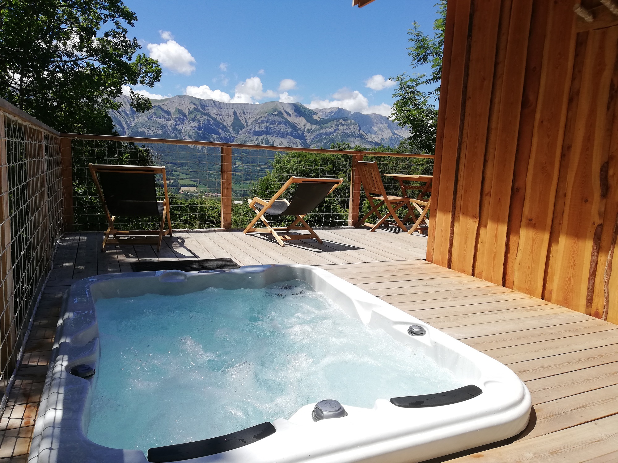 Cabane des Chastelas & Spa : une expérience unique en hauteur