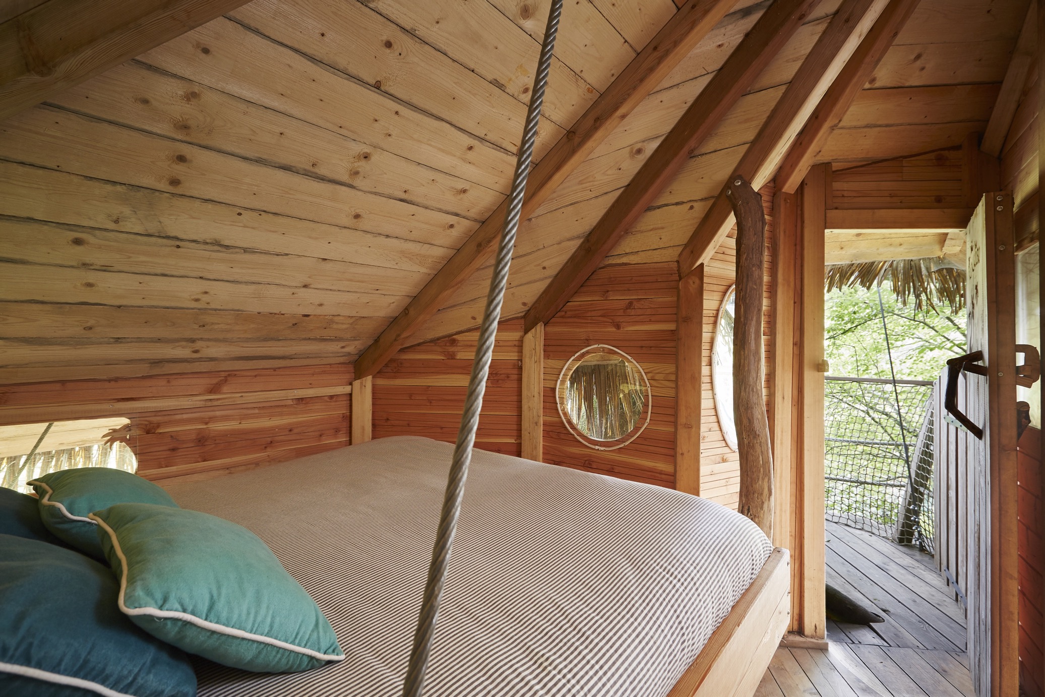 Une cabane perchée au cœur de la Basse-Normandie à Moulicent — vue intérieure