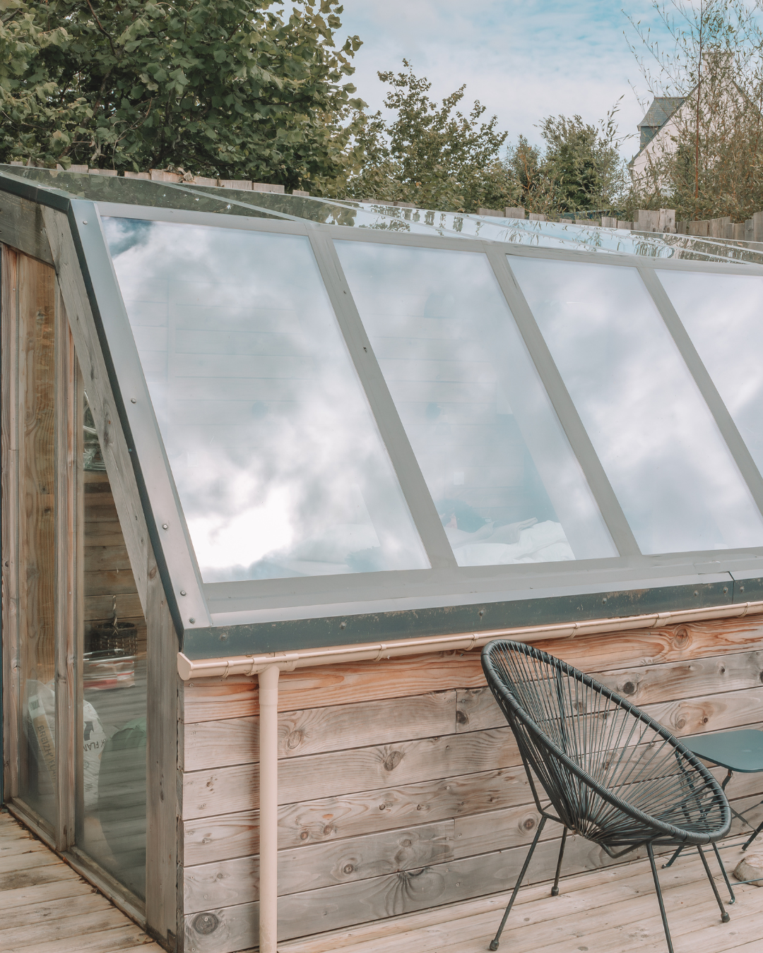 Cabane en verre & bain nordique privatif — Nuit perchée en Finistère à Quimper — détail architectural