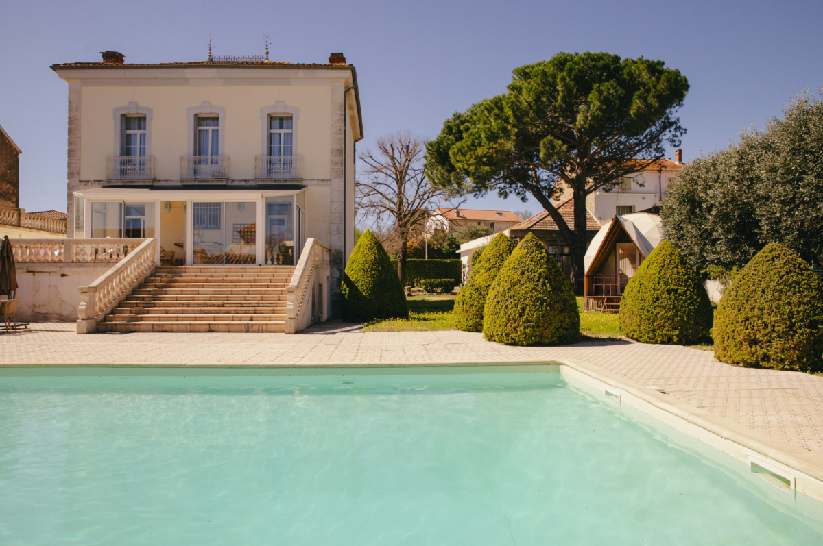 Ecolodge - Dôme en bois avec piscine à Hérault à Béziers — vue depuis la terrasse