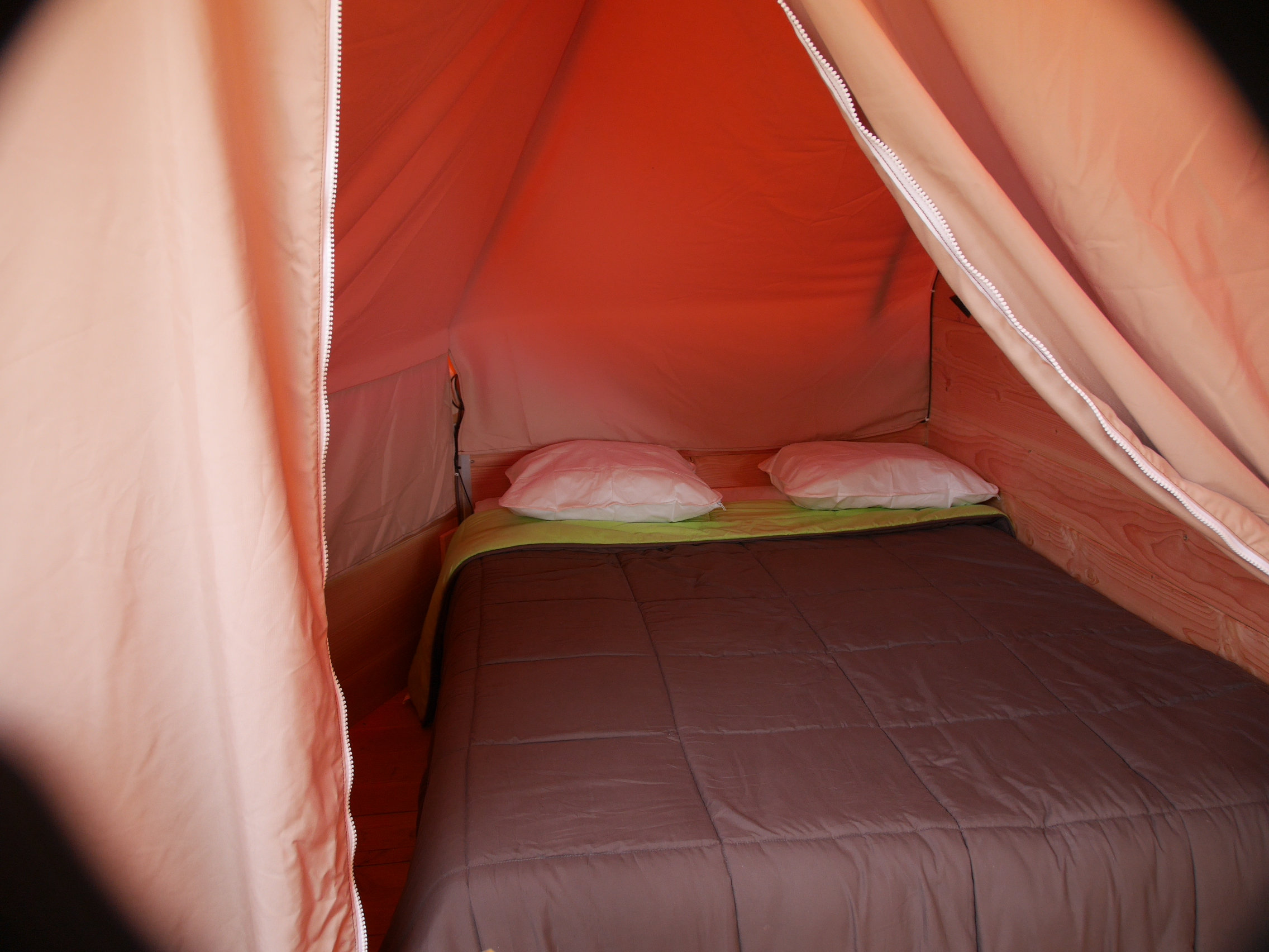 Vivez l'expérience unique du Tipi Maya en Charente-Maritime à Surgères — chambre