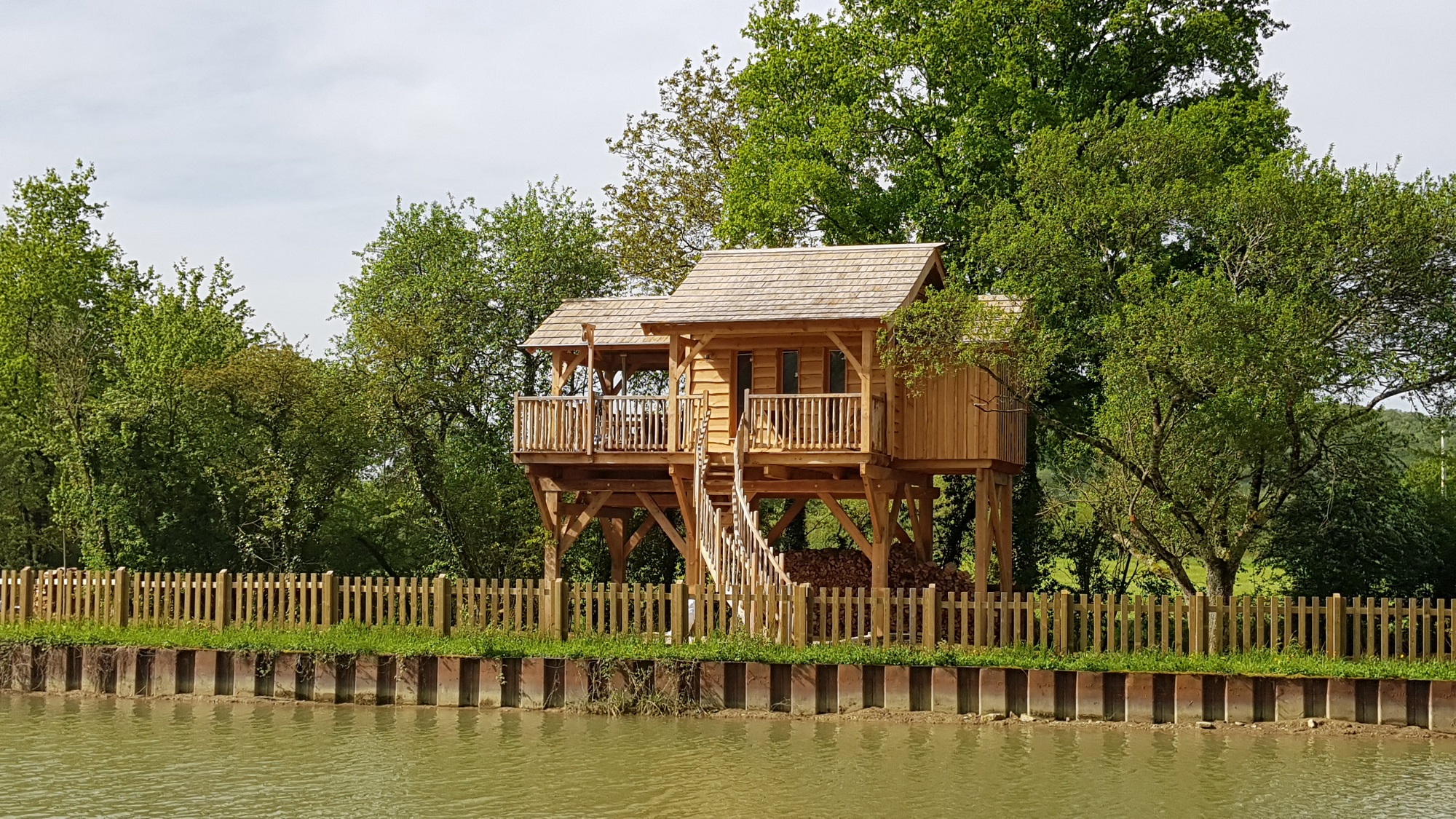 La Cabane Perchée & Spa : une évasion insolite en Bourgogne à Chassey — vue intérieure
