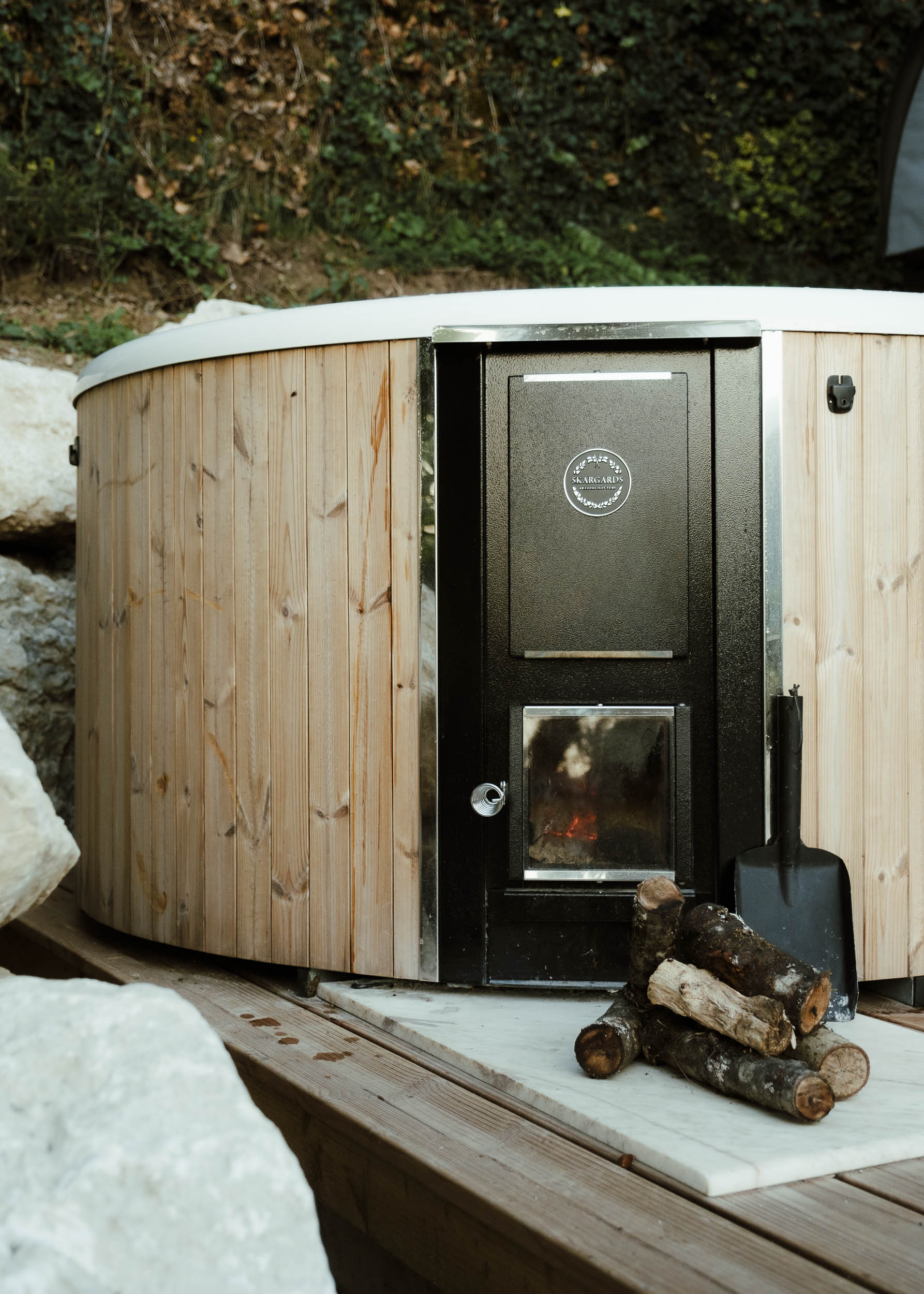 Acmé Lodge vue lac — Tiny House avec bain norvégien à Haute-Savoie à Annecy — salle de bain