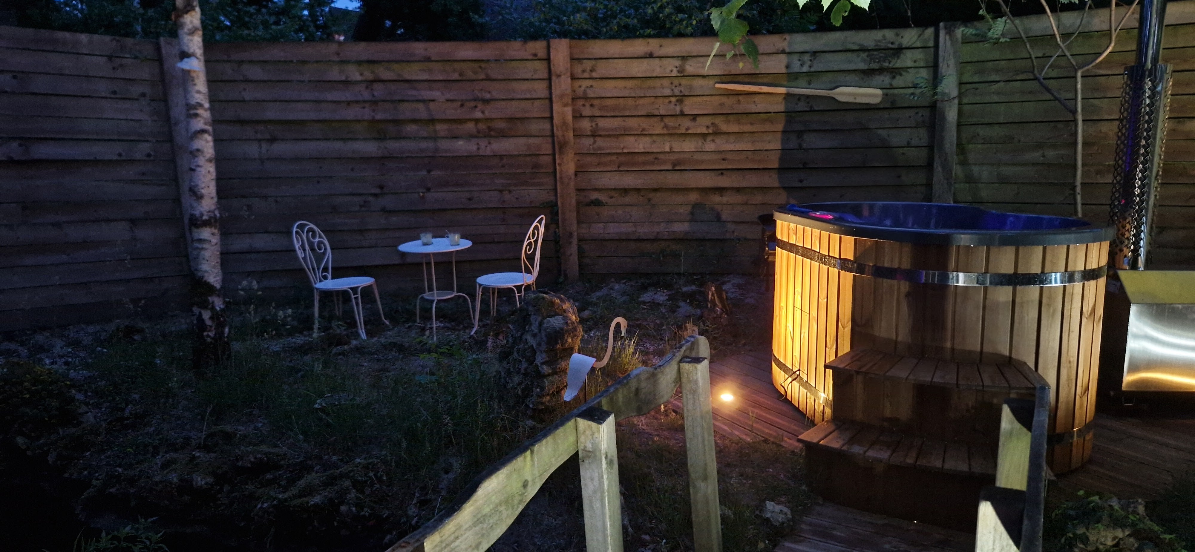 Évasion romantique dans une cabane avec spa en Picardie à Fere En Tardenois — chambre