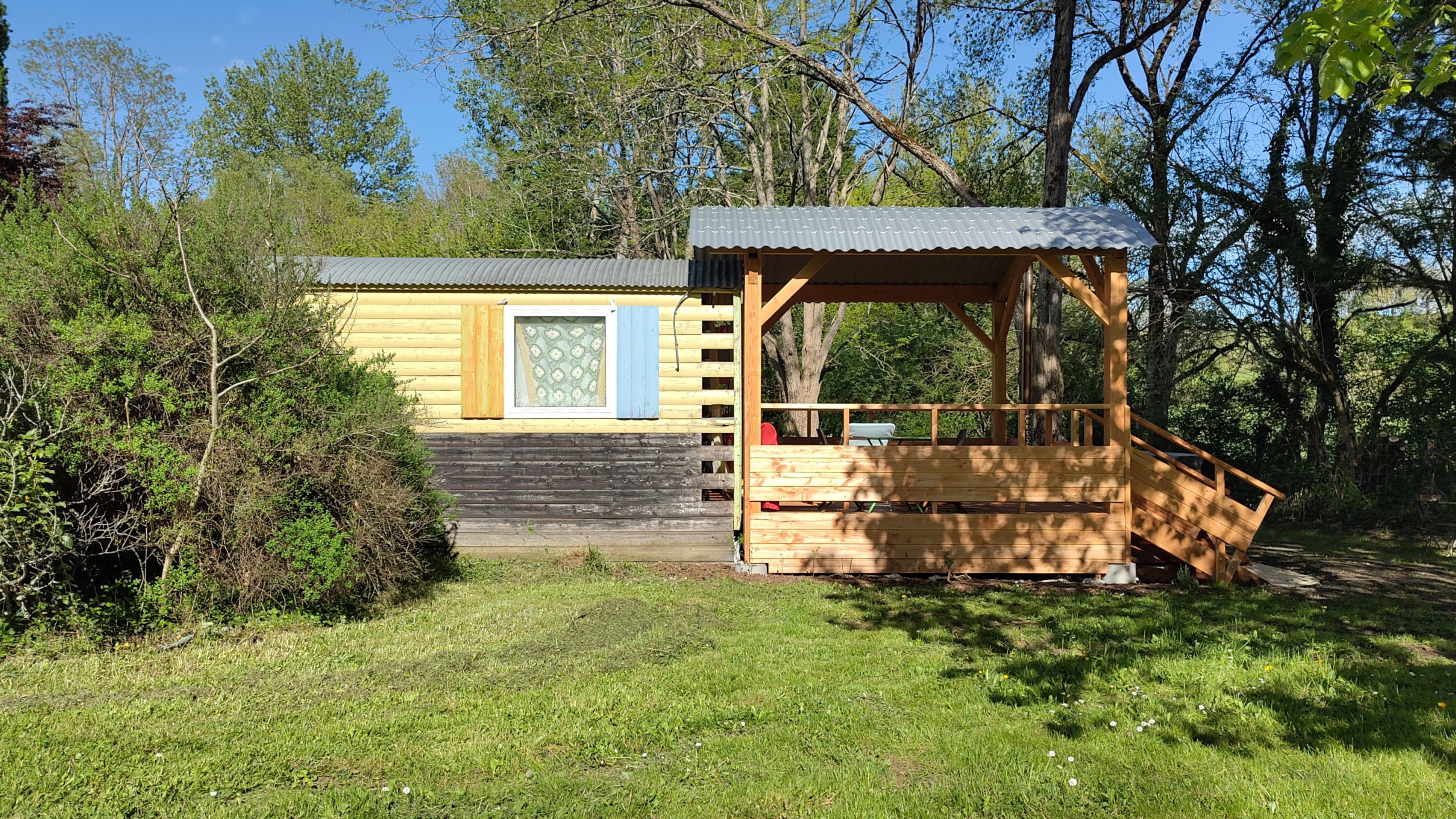 La roulotte & Spa — Séjour insolite sous le tilleul à Lot-et-Garonne à Agen — environnement naturel