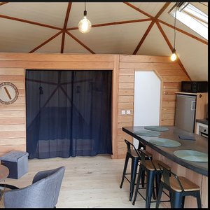 Le Dôme du Pré en Bulle — Dôme avec vue panoramique à Côte-d'Or à Champrenault — salle de bain