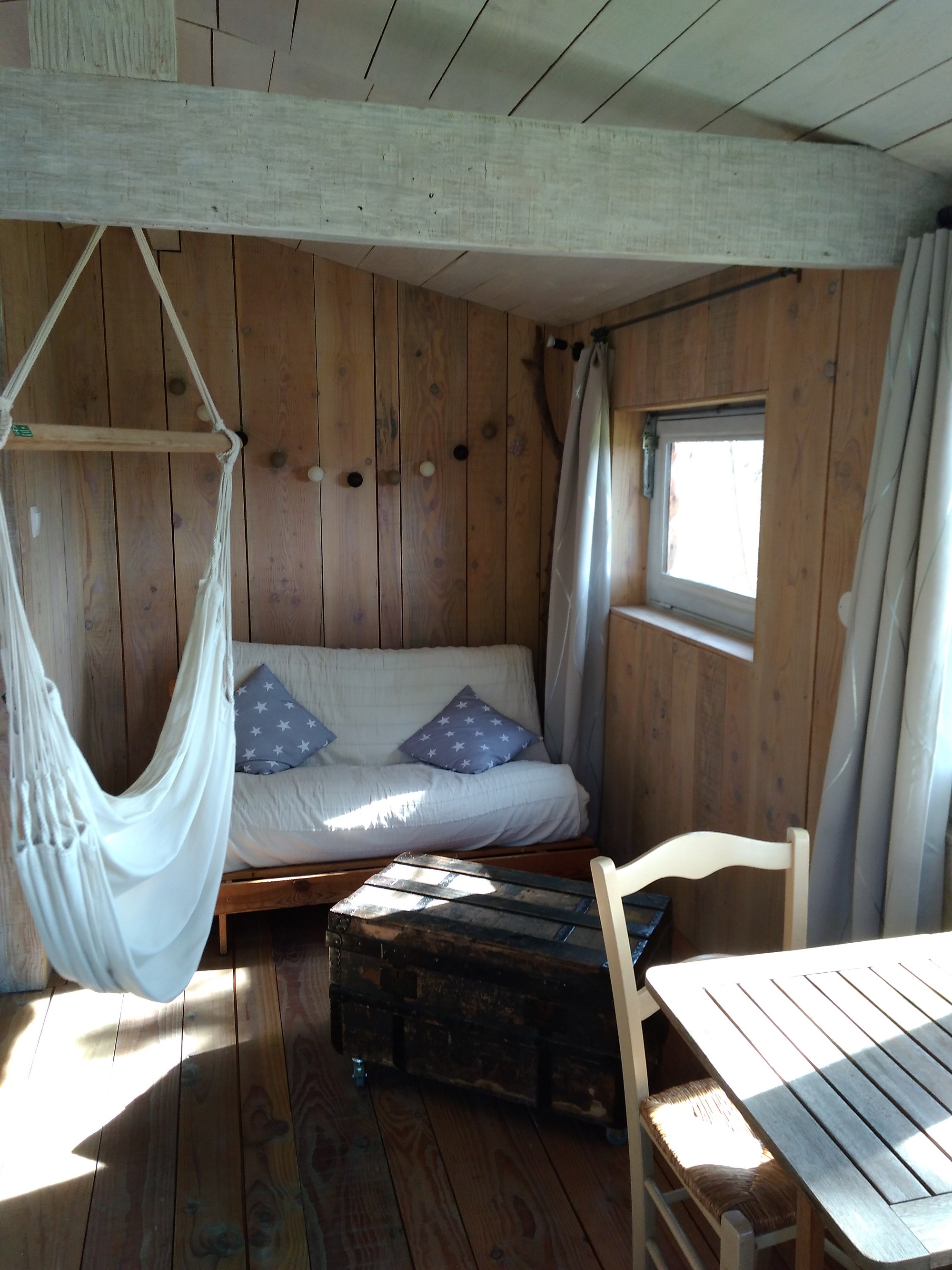 La Cabane en Bois : une expérience immersive en Midi-Pyrénées à Villemur Sur Tarn — environnement naturel
