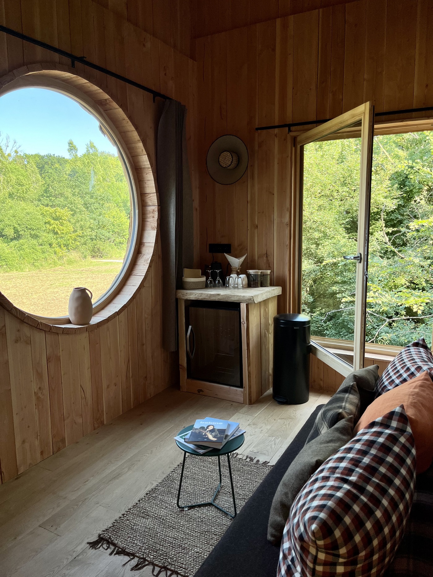 Cabane Spa Repaire du Trappeur : une immersion en Picardie à St-Léger-Aux-Bois — cuisine