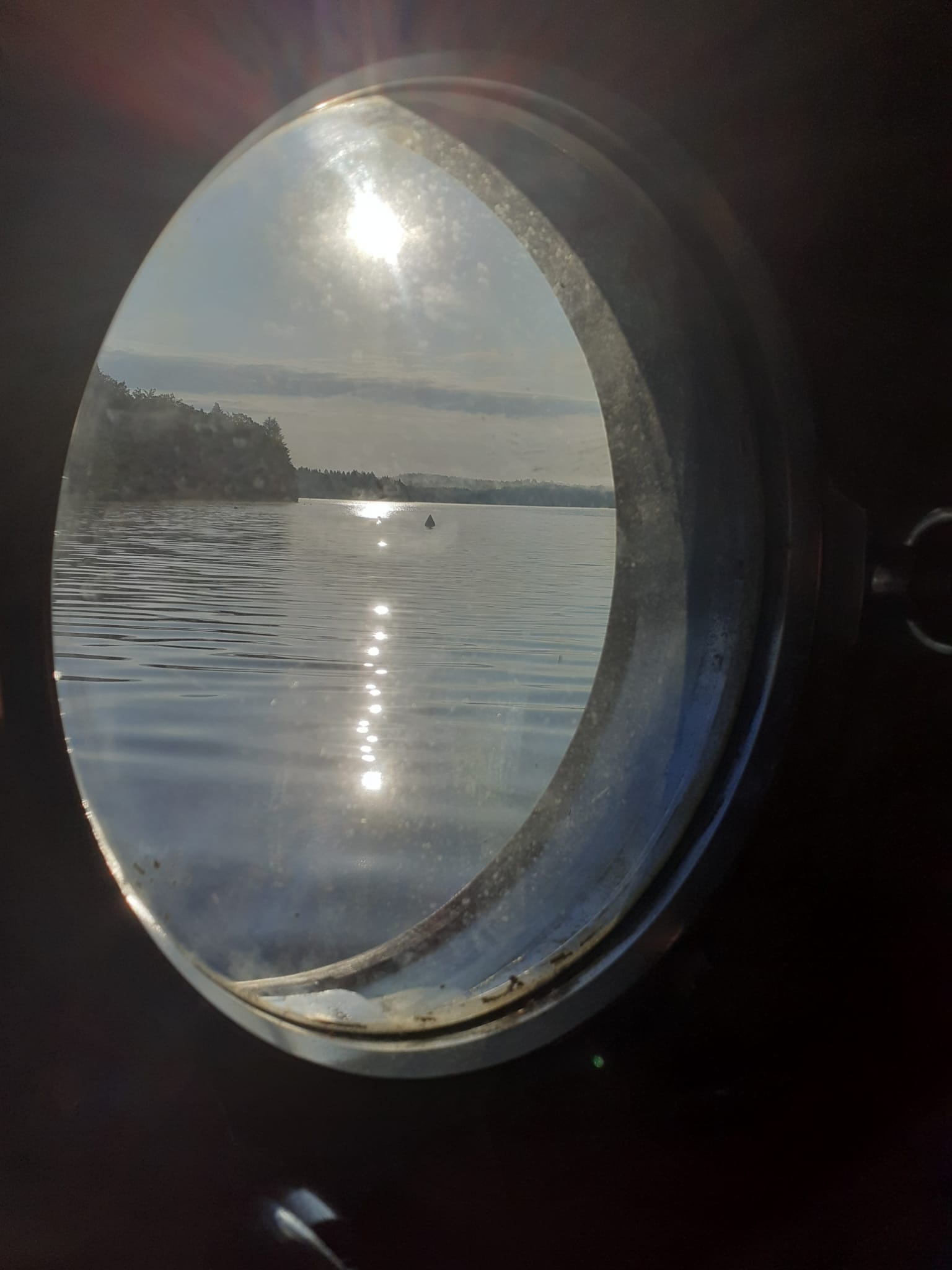 Lodge Boat : une cabane sur l'eau en Limousin à Peyrat Le Chateau — cuisine