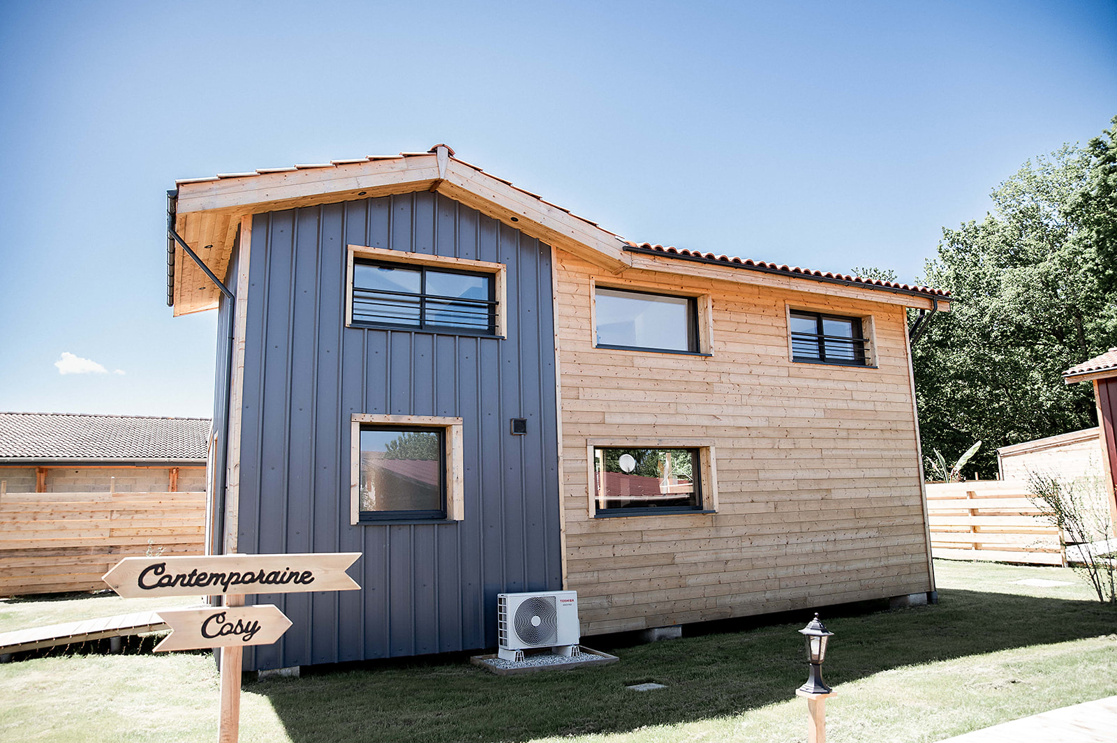 Photo 6/9 — Tiny House « Tiny house contemporaine avec spa en Aquitaine » à Aureilhan Landes