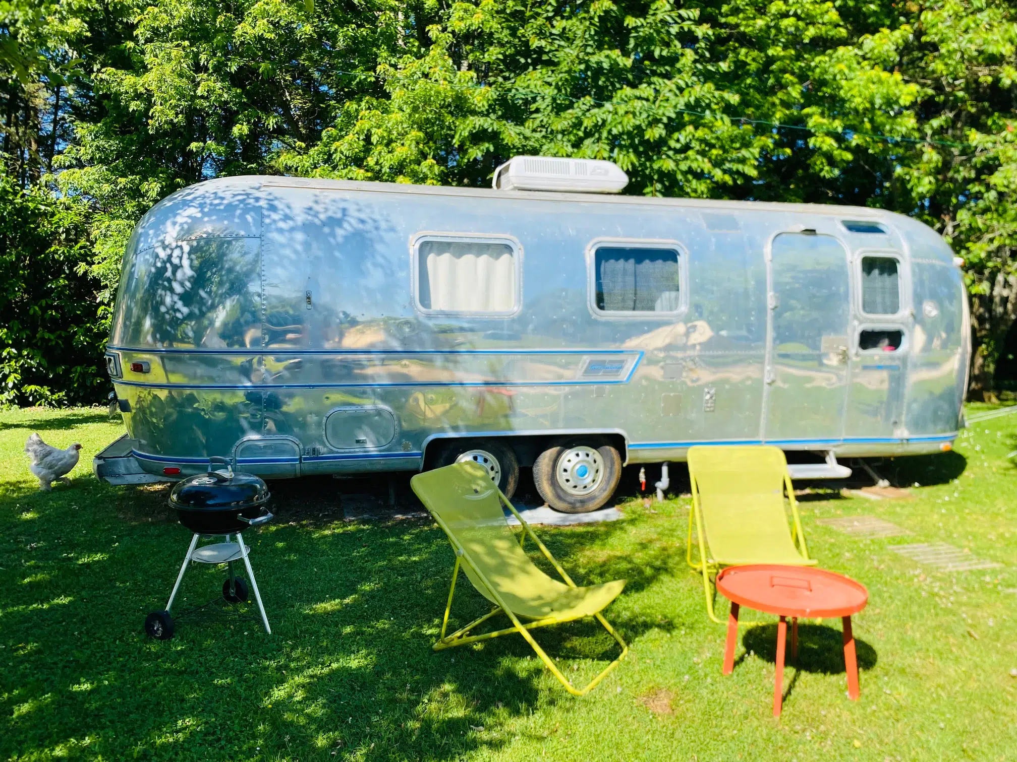 Caravane Airstream — Glamping avec spa à Isère