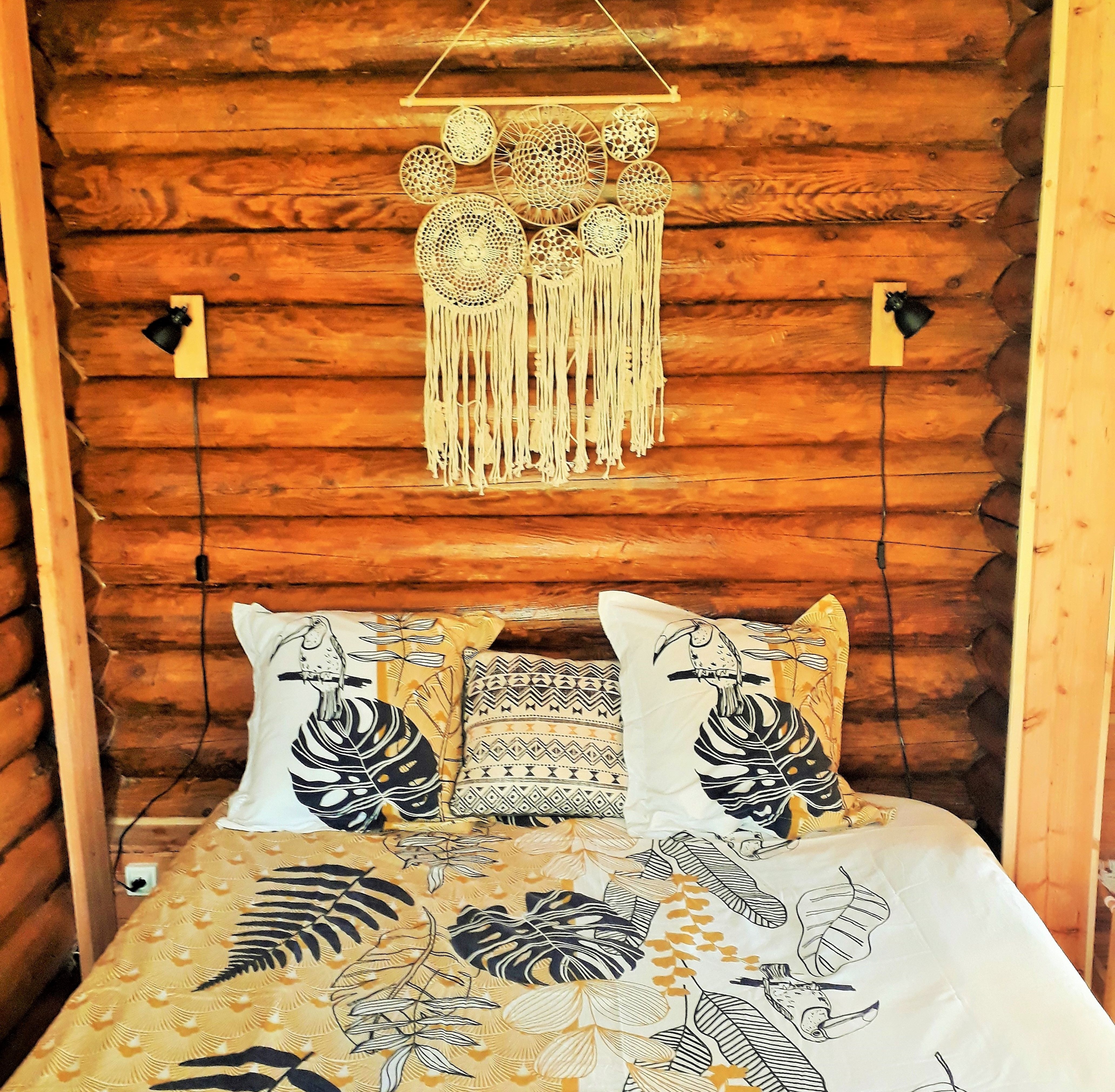 Un chalet enchanteur en pleine forêt avec spa privatif à Les Farges — salle de bain