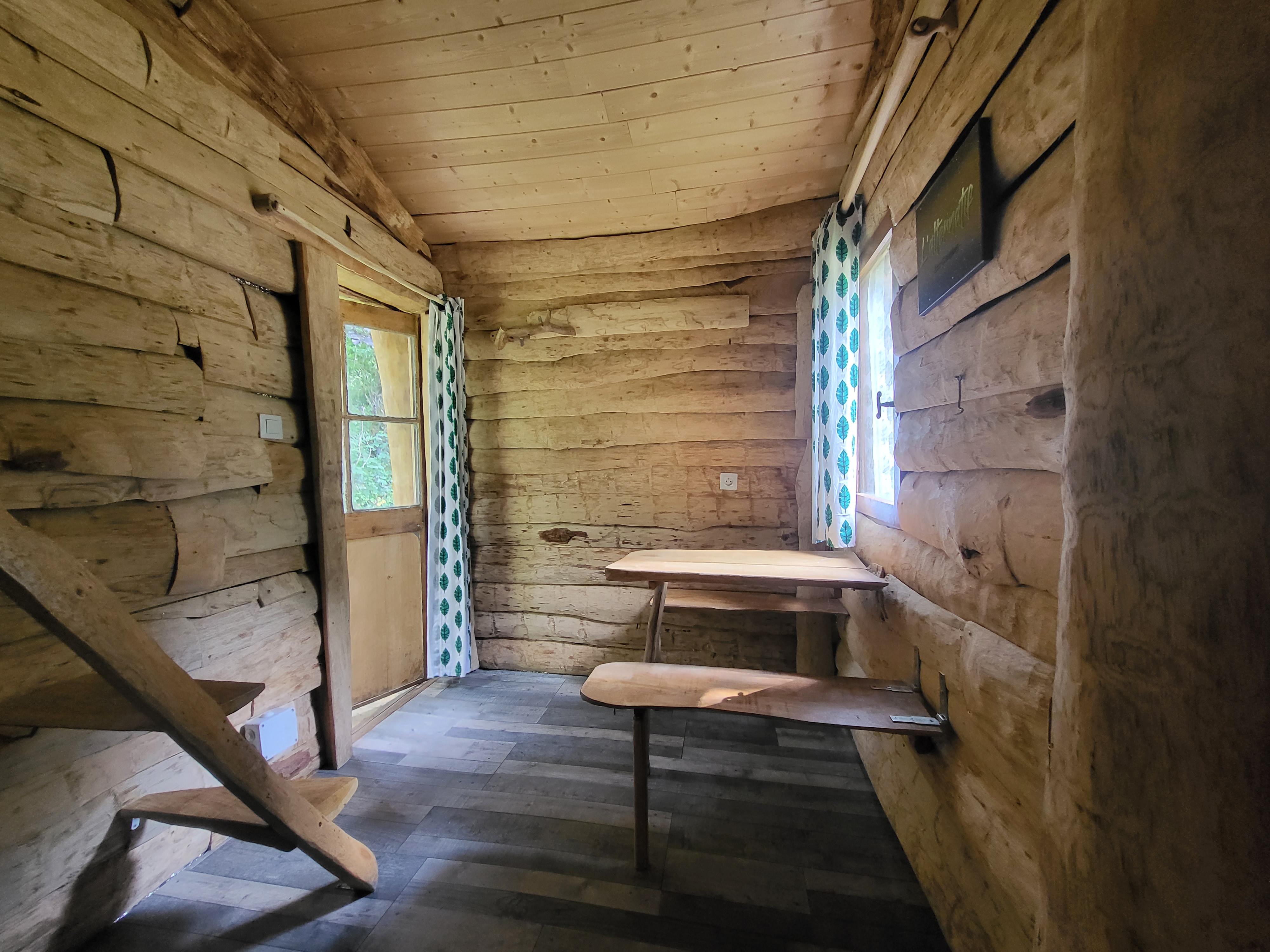 La cabane : une expérience immersive en Auvergne à Huriel — cuisine