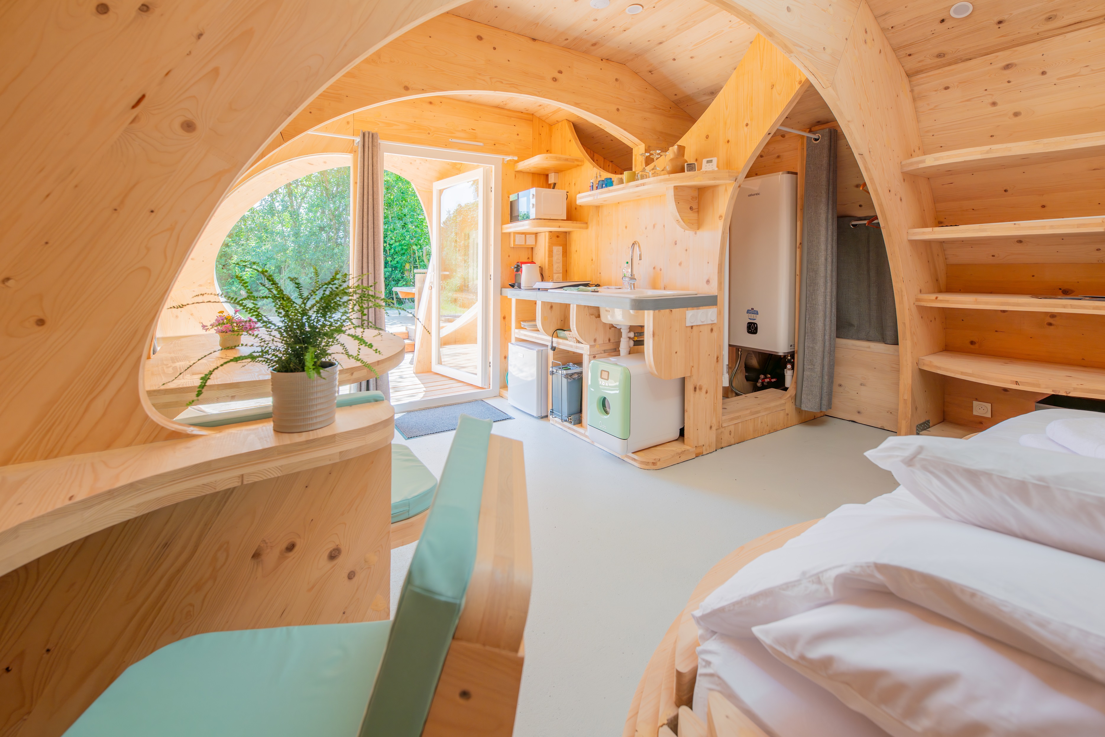 Nid du marronnier : une cabane végétalisée au cœur du Limousin à Neuvic — vue intérieure