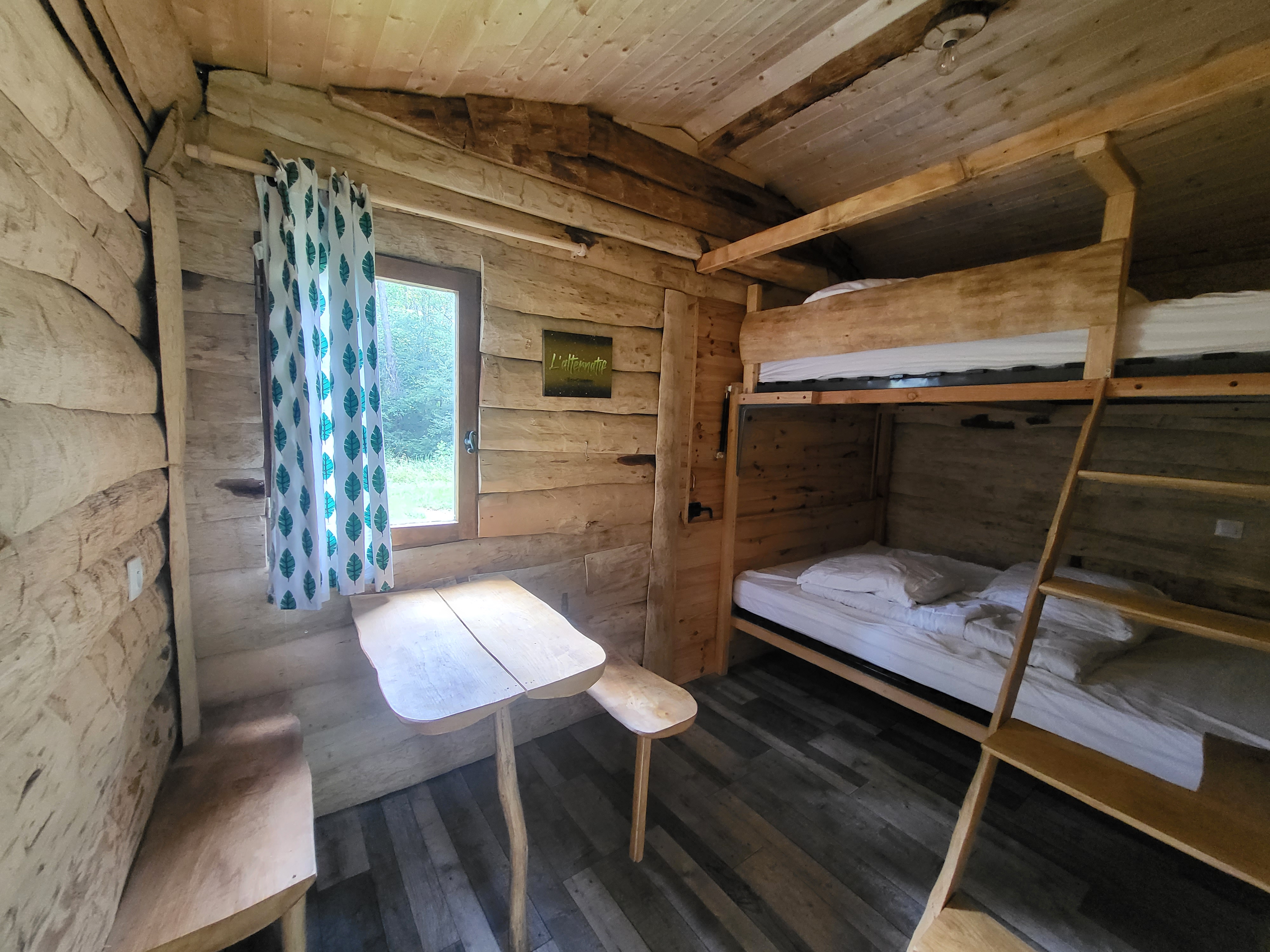 La cabane : une expérience immersive en Auvergne à Huriel — vue depuis la terrasse