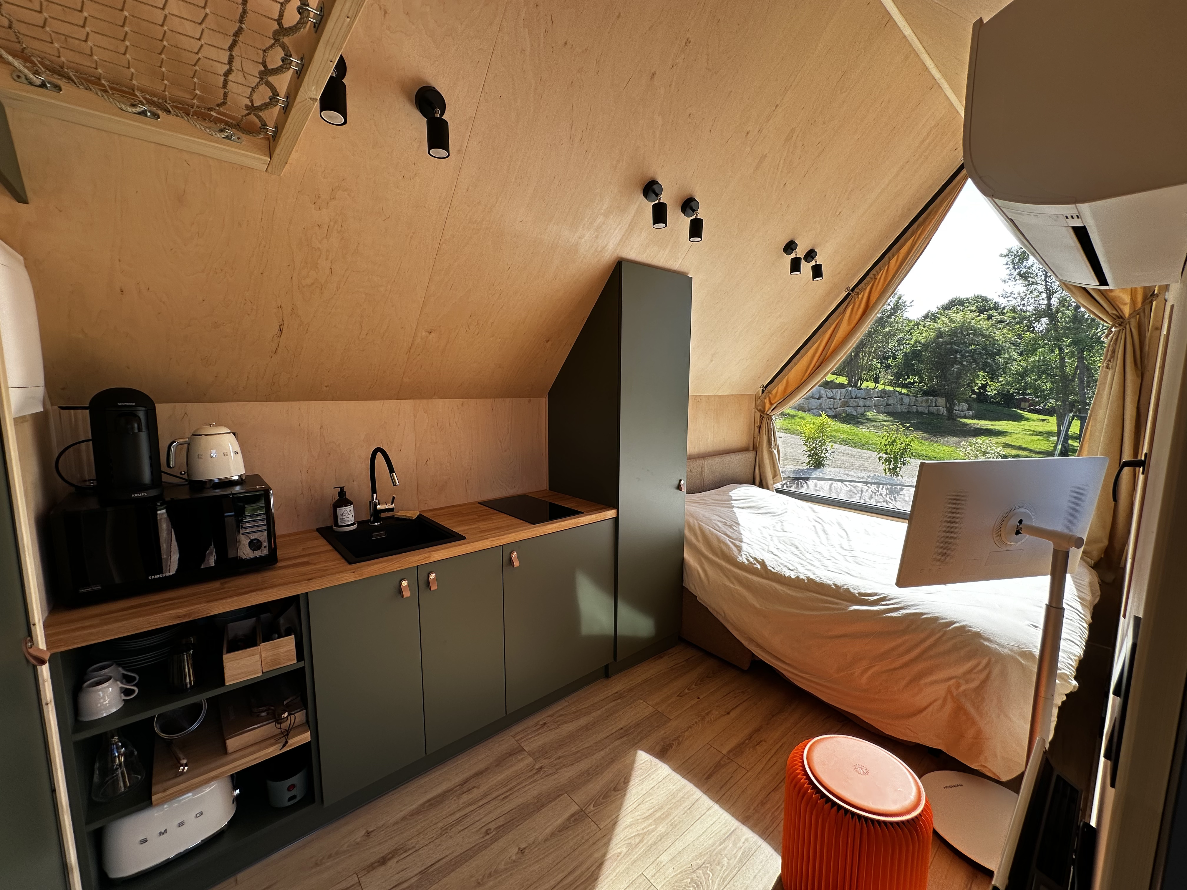 Tiny House Mon Cabanon — Évasion avec spa à Vesoul (Haute-Saône) à Vesoul — espace de vie