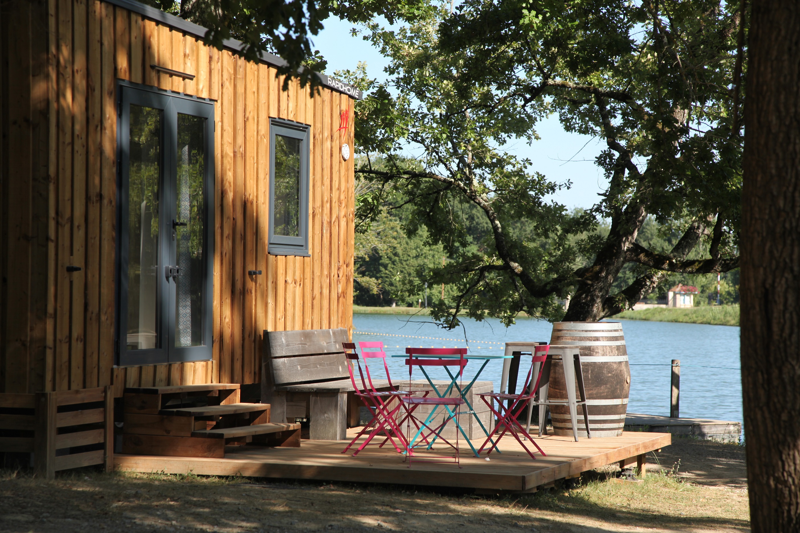 Cabanon du Lac — Tiny House avec vue sur le lac à Gers à Riguepeu — espace de vie