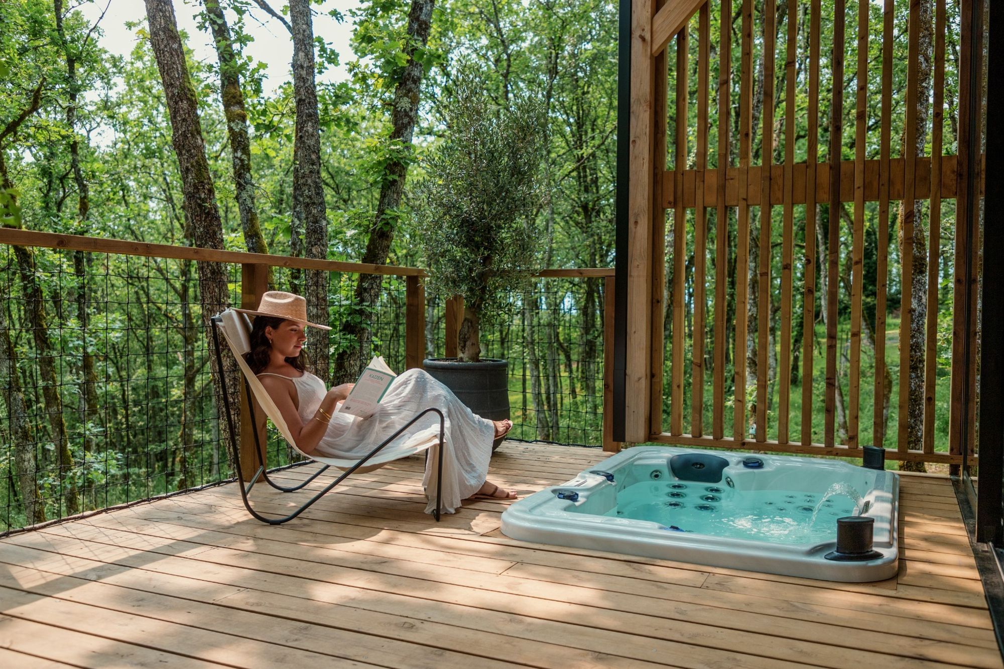 Wabi Sabi Lodge — Cabane sur pilotis avec Spa à Corrèze à Brive-la-Gaillarde — vue intérieure