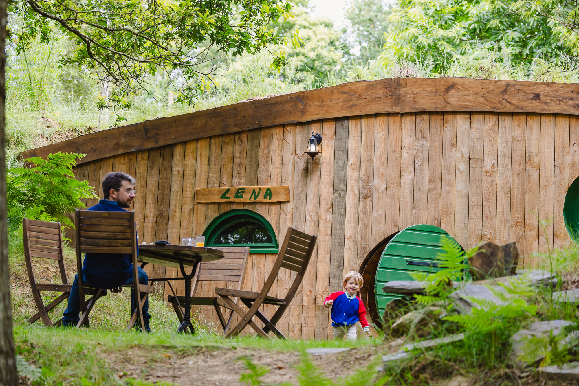 La cabane de Léna : une maison de hobbit en Bretagne à Plumeliau — cuisine