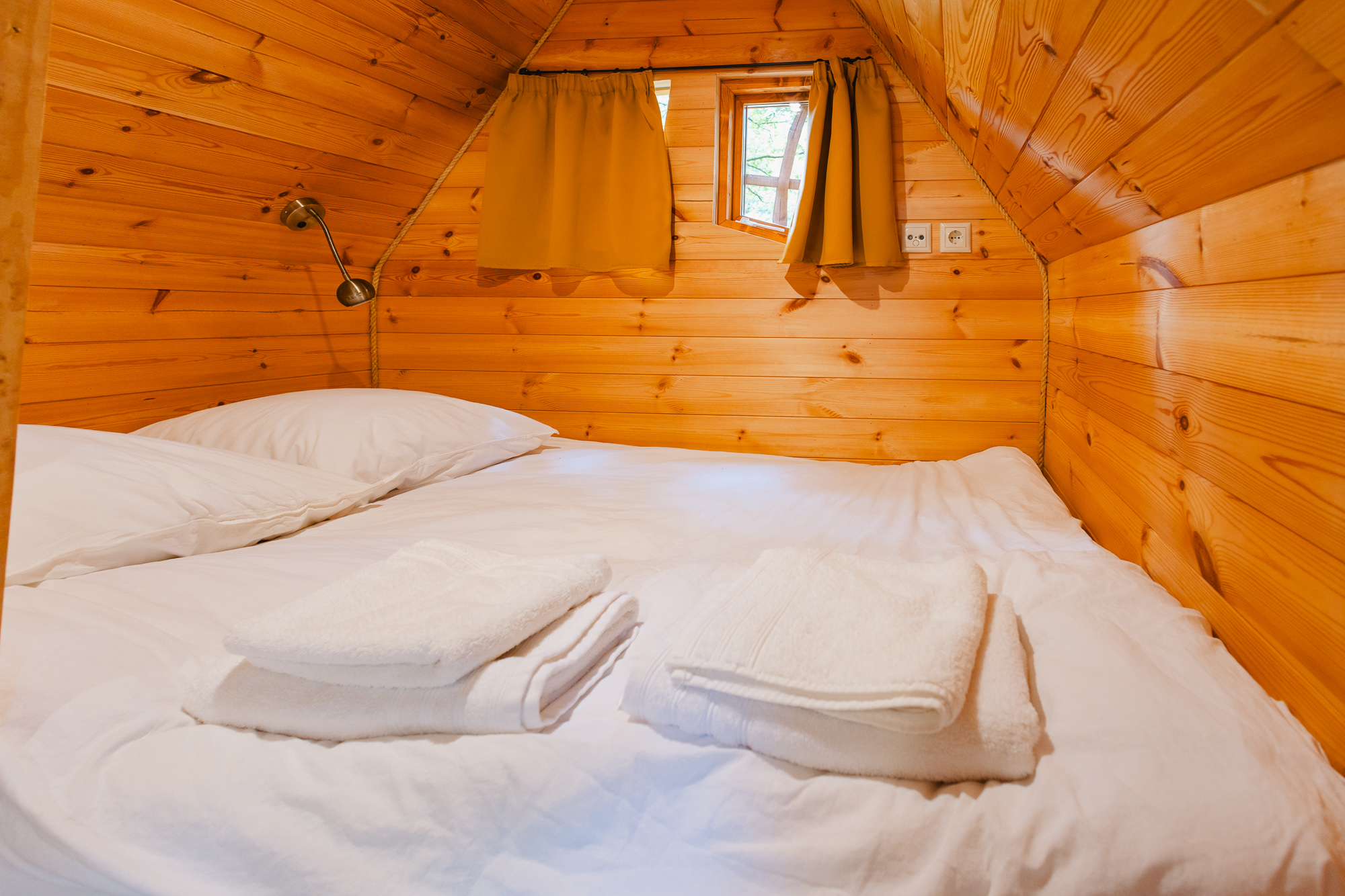 Cabane enchantée : une évasion féérique en Bretagne à Plumeliau — environnement naturel