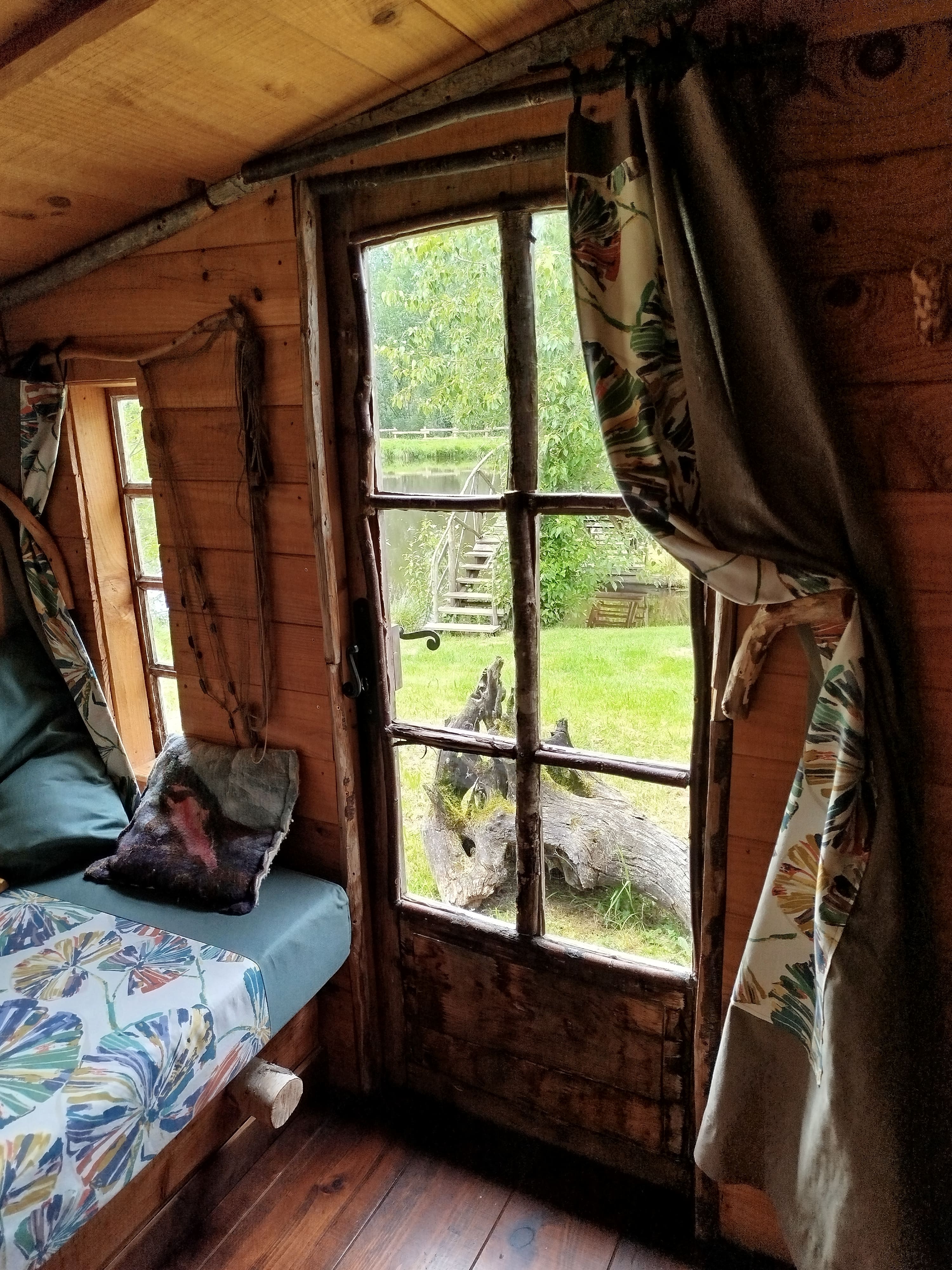 La cabane du Pêcheur — Cabane avec spa à La Ferme des Histoires Mélangées à Brive-la-Gaillarde — cuisine