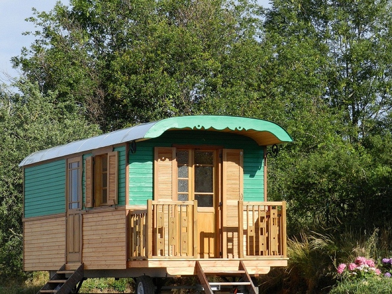 La Roulotte de Campras : une escapade en pleine nature à Saissac — détail architectural