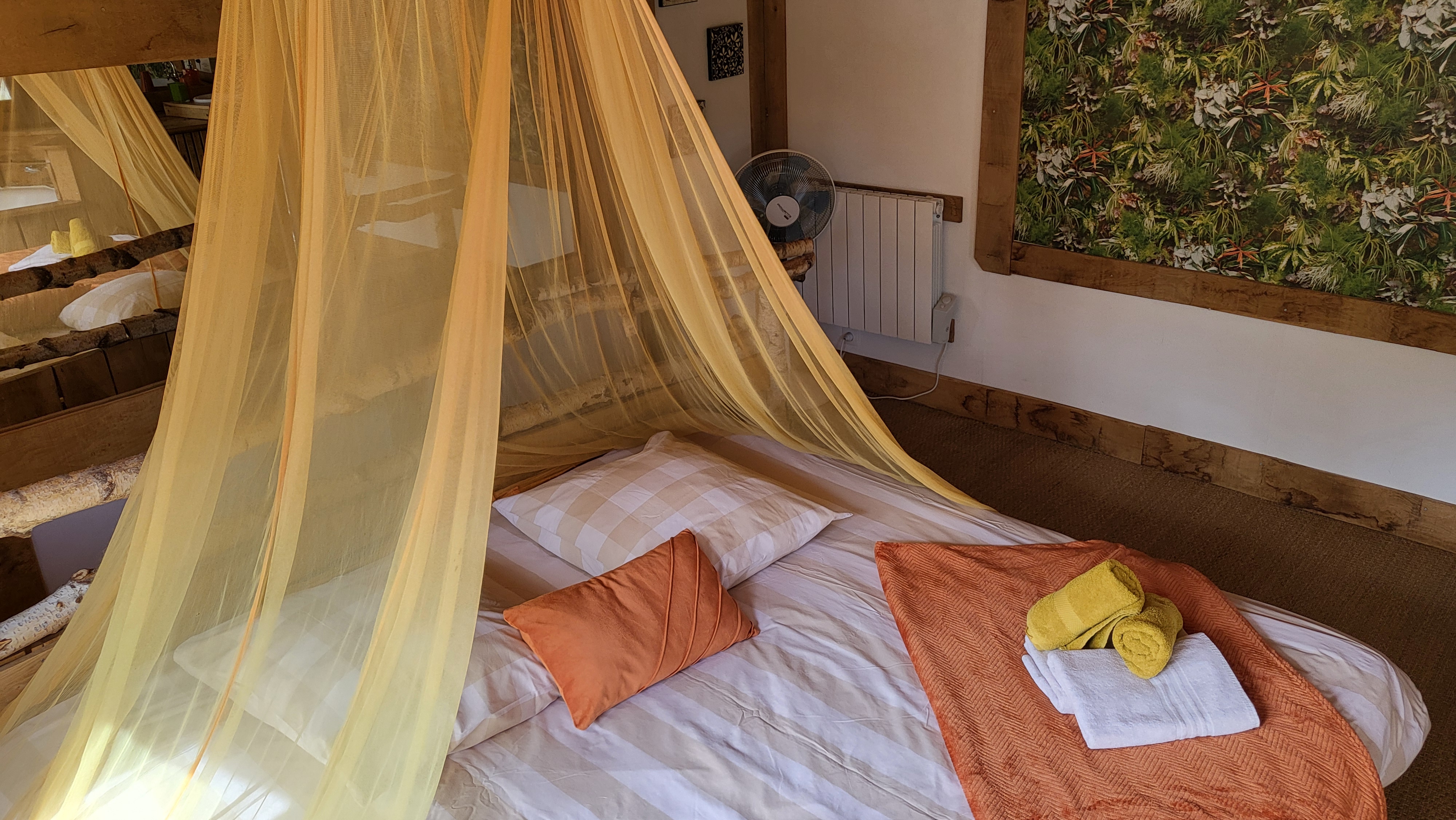 Évasion romantique dans une cabane Duo Spa en Picardie à Fere En Tardenois — environnement naturel