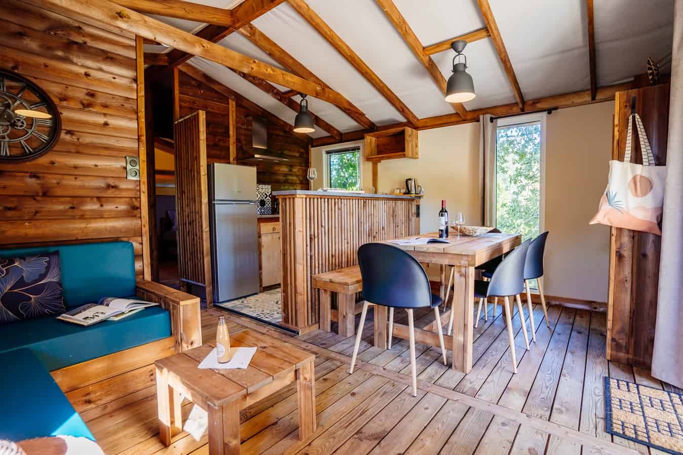 Océania Lodge avec spa — Cabane avec spa à Gironde à Le Nizan — chambre
