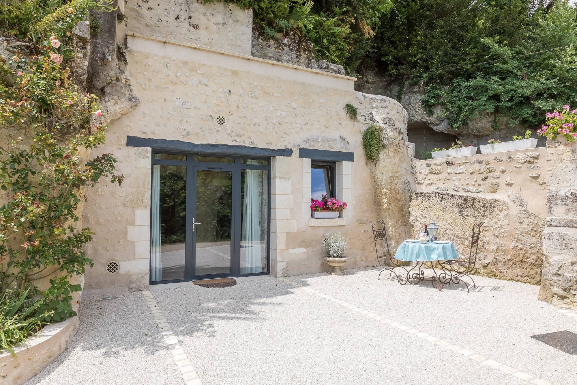Évasion dans une maison troglodyte au cœur du Val de Loire