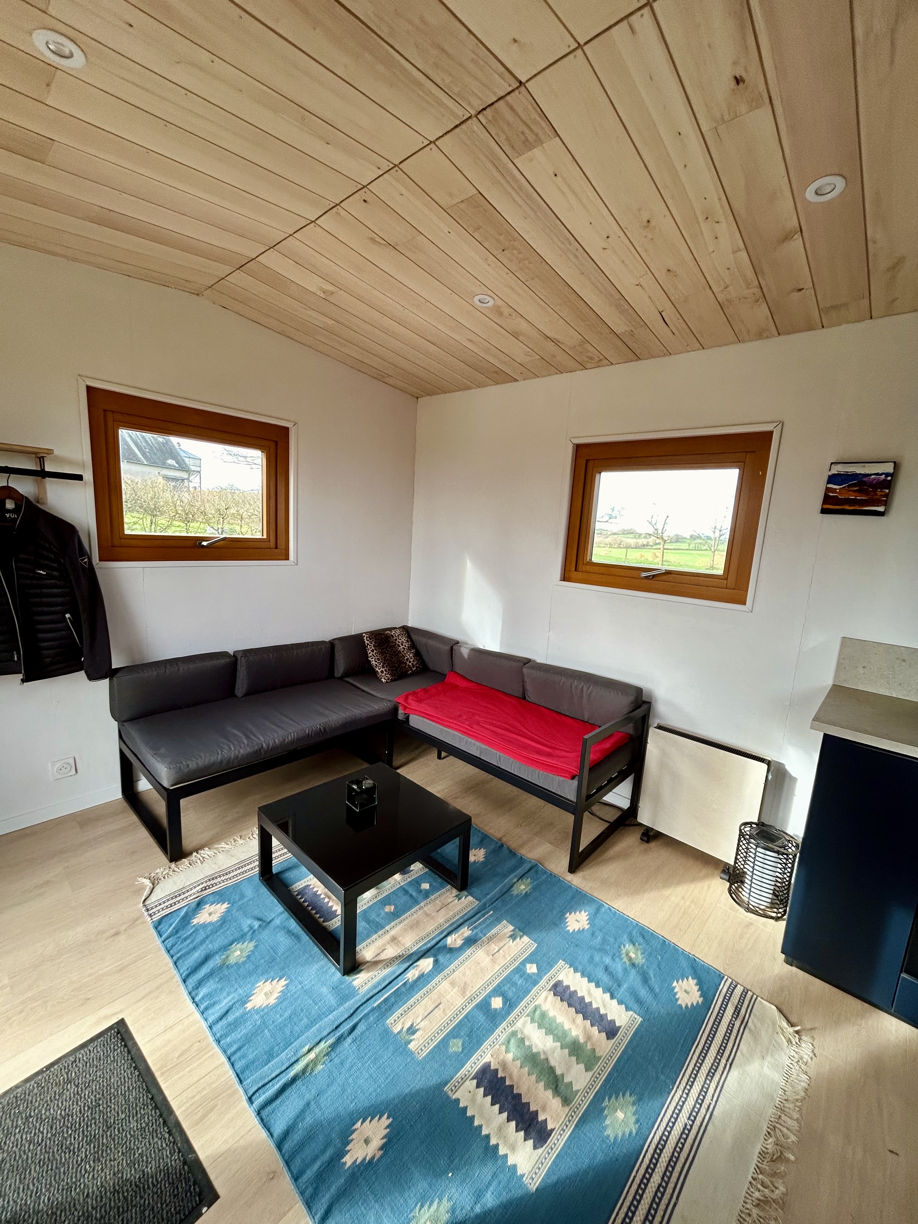 Évasion dans une tiny house moderne en Bourgogne à Chevenon — cuisine