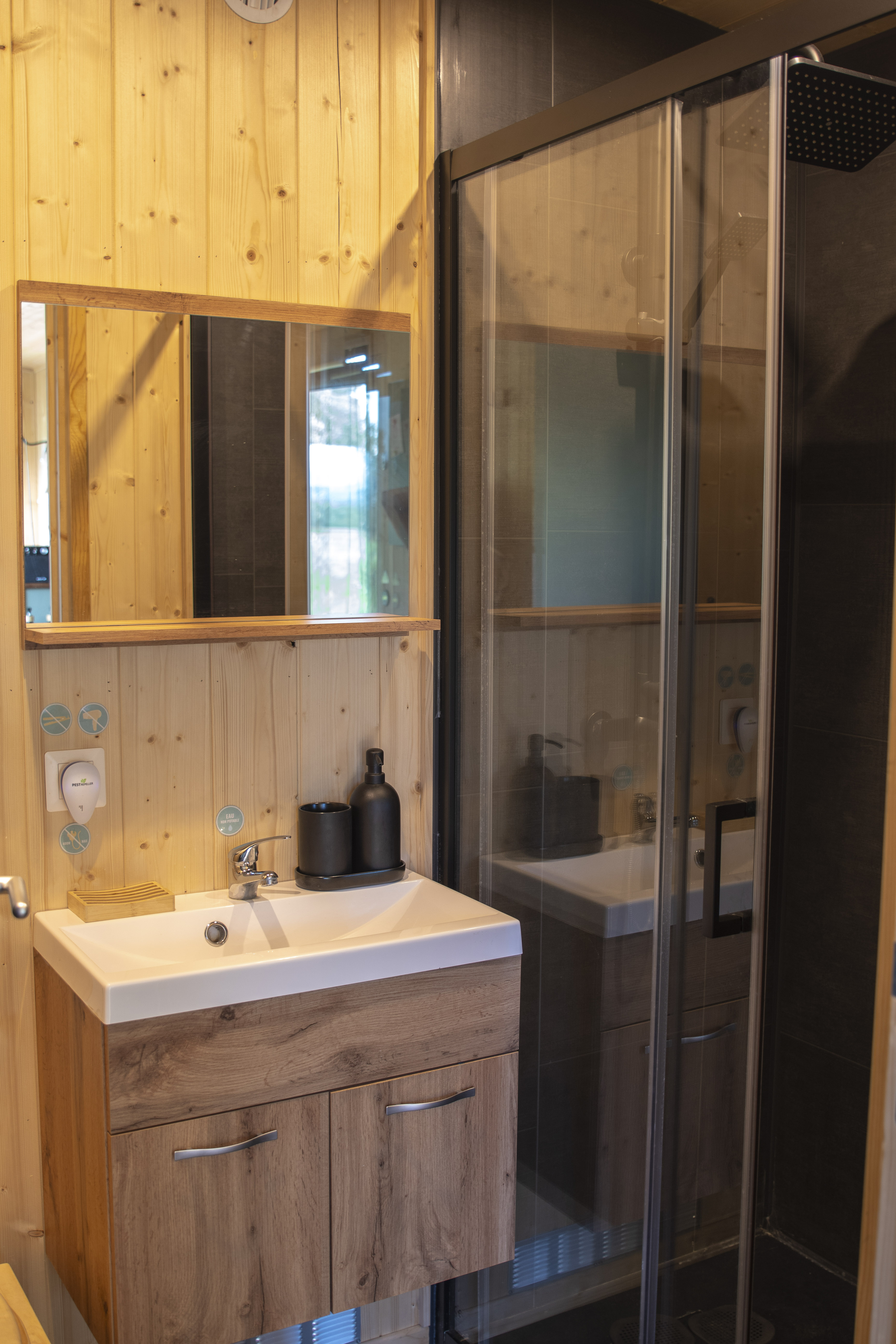 La Forêt Enchantée : une tiny house au cœur du Vaucluse à Mondragon — vue depuis la terrasse