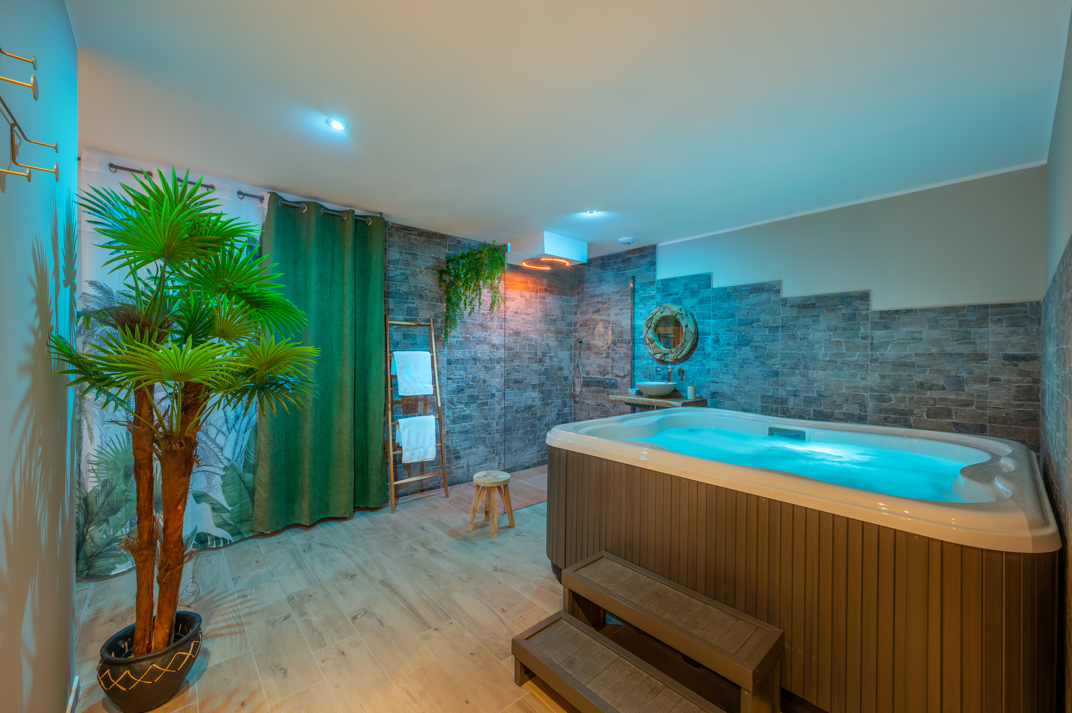 Suite Romantique Lost Paradise — Évasion avec Spa à Nord — Suite romantique à Dunkerque