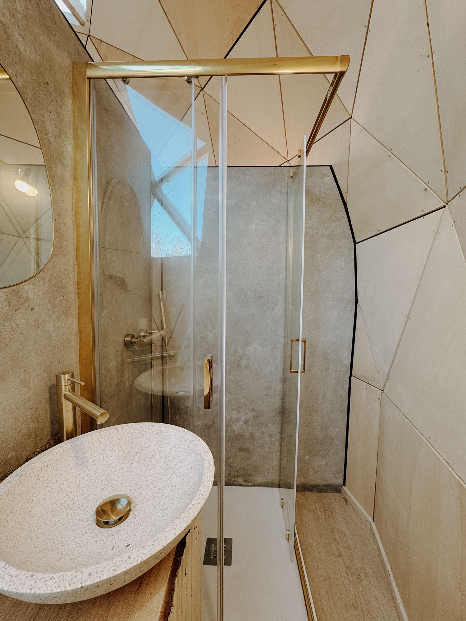 Ecolodge - Dôme en bois avec piscine à Hérault à Béziers — détail architectural