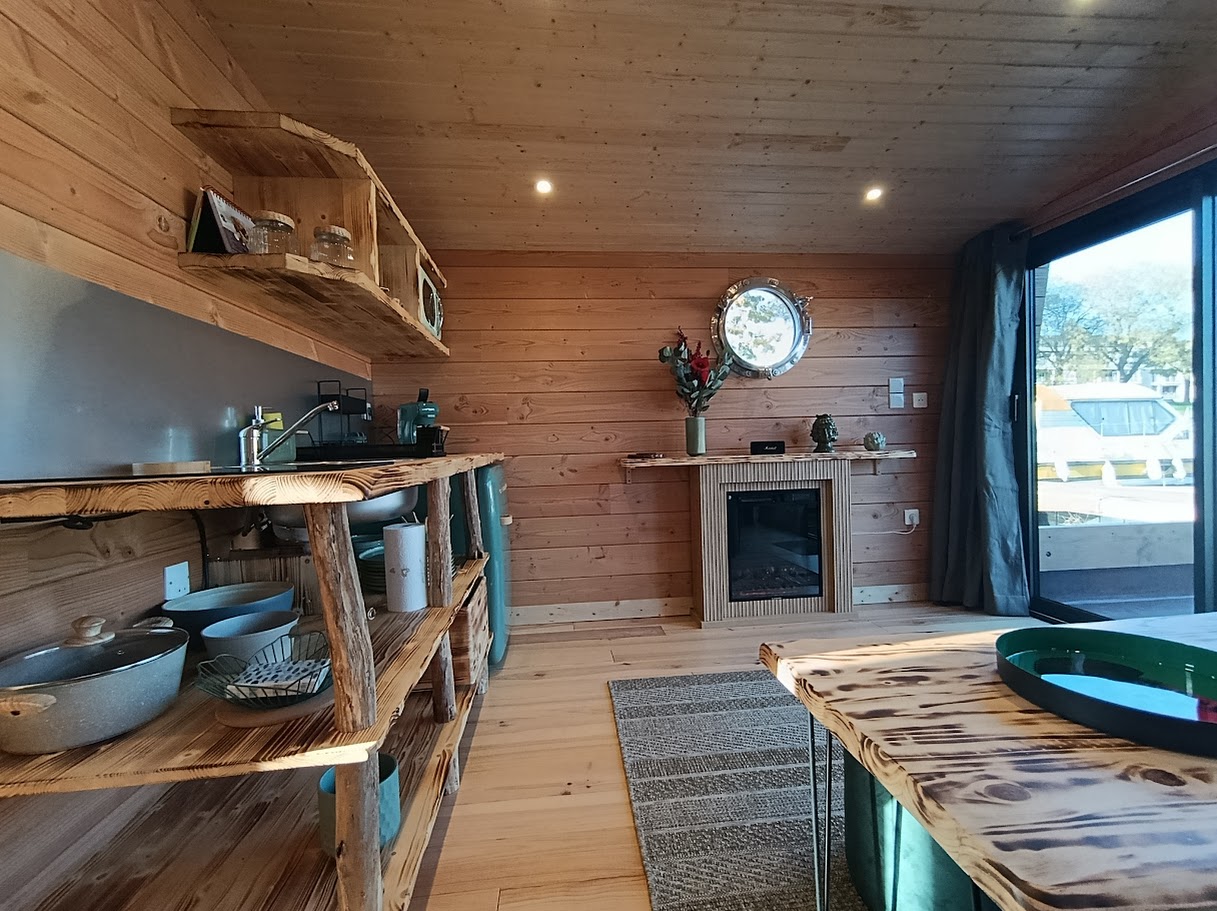 La Toue Belle de Maine — Péniche avec spa à Angers à Angers — chambre