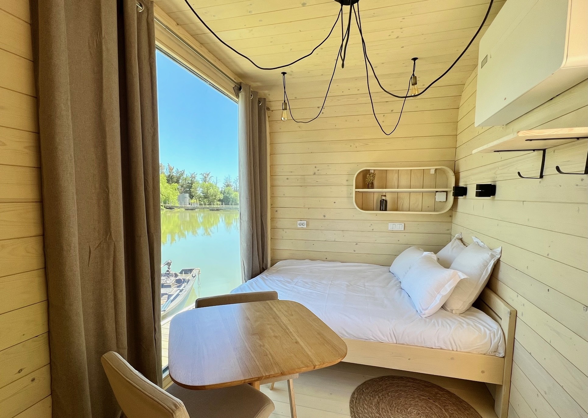 Cabane Héron — Écolodge romantique avec spa à Ain à Druillat — environnement naturel