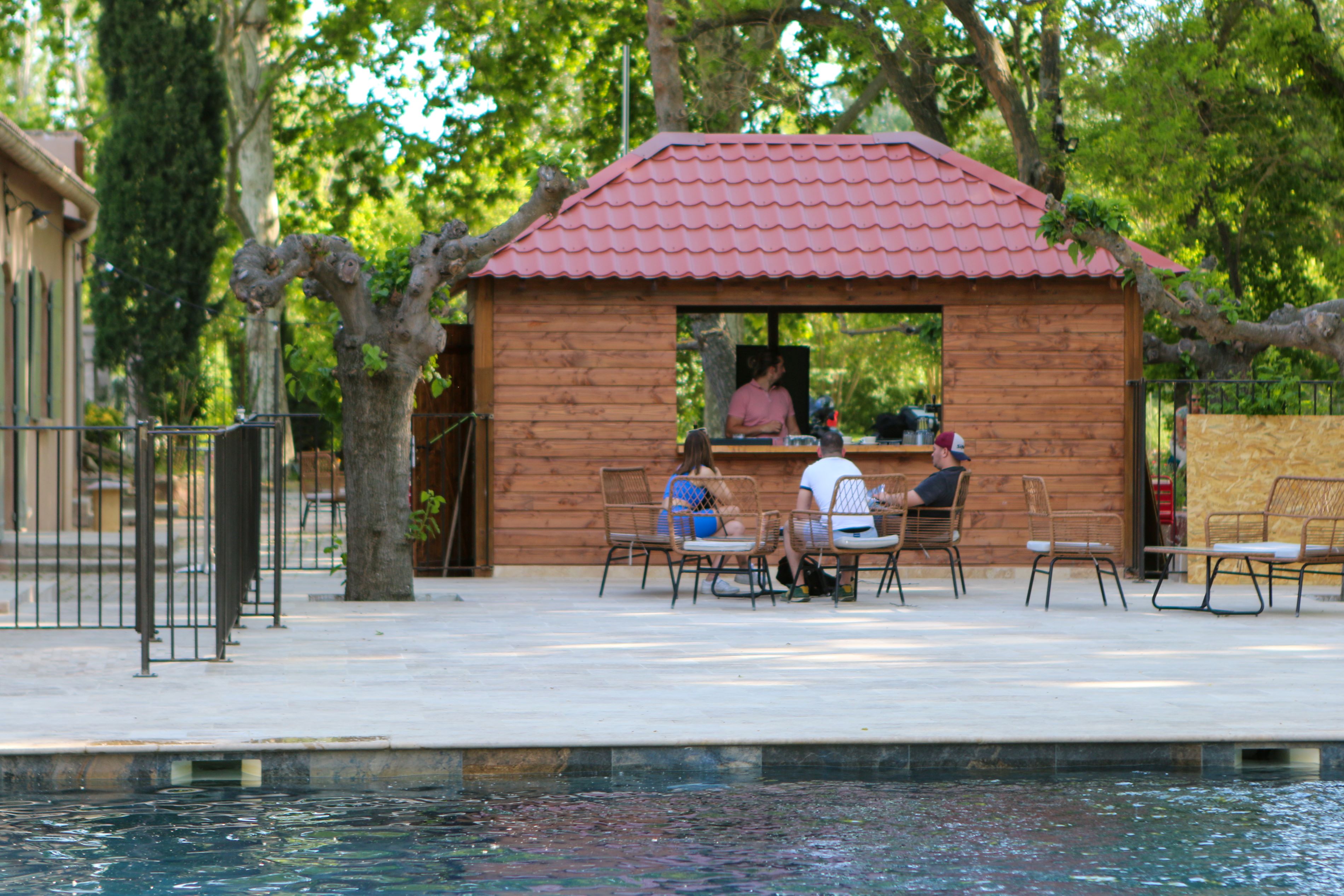 Lodge safari : une expérience immersive en pleine nature à Avignon — chambre
