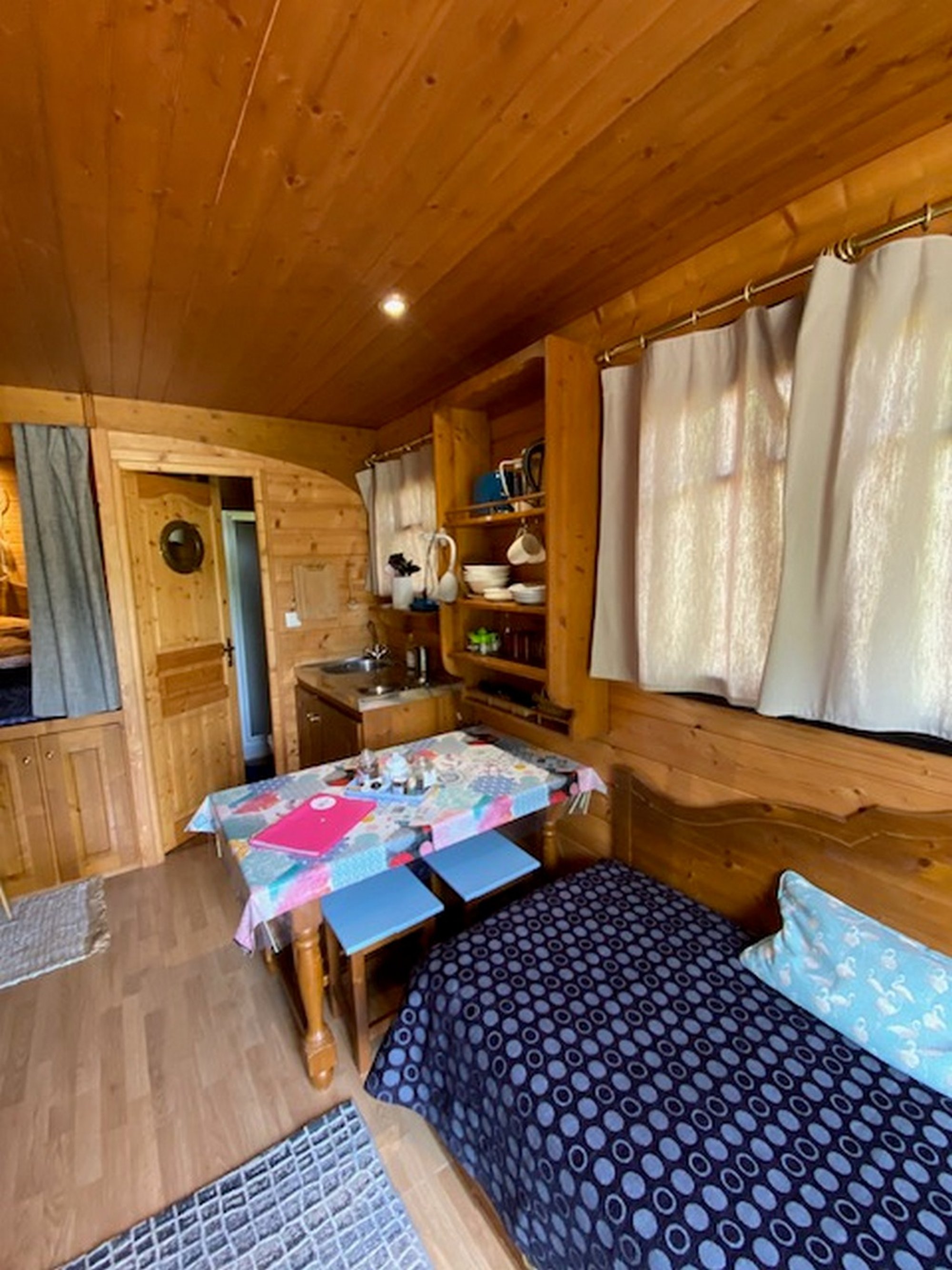 Roulotte Orbe — Séjour bohème avec spa à Moselle à Metz — salle de bain
