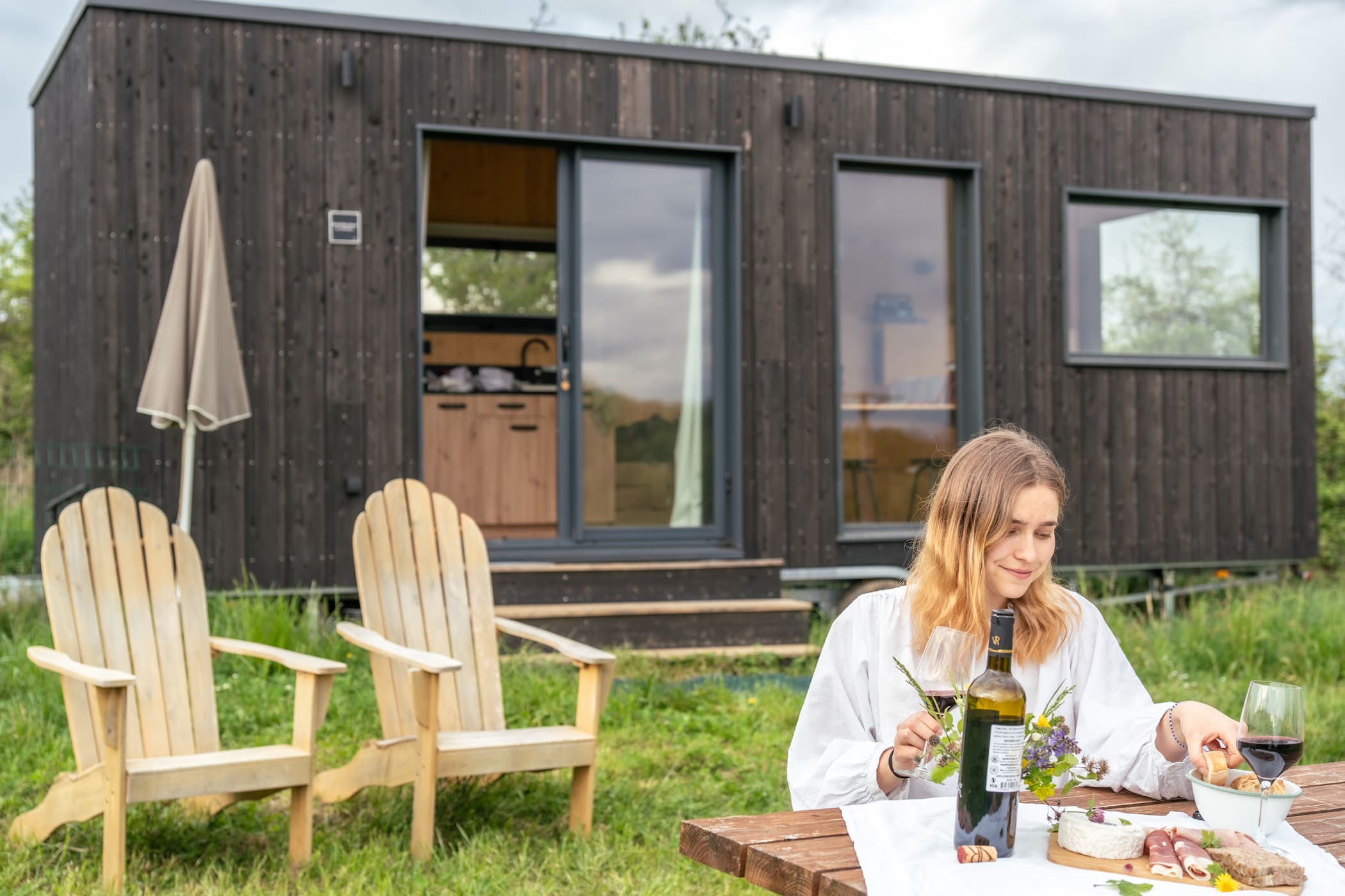 Tiny house moderne au cœur des montagnes et vignes du Bugey — Tiny House à Revonnas