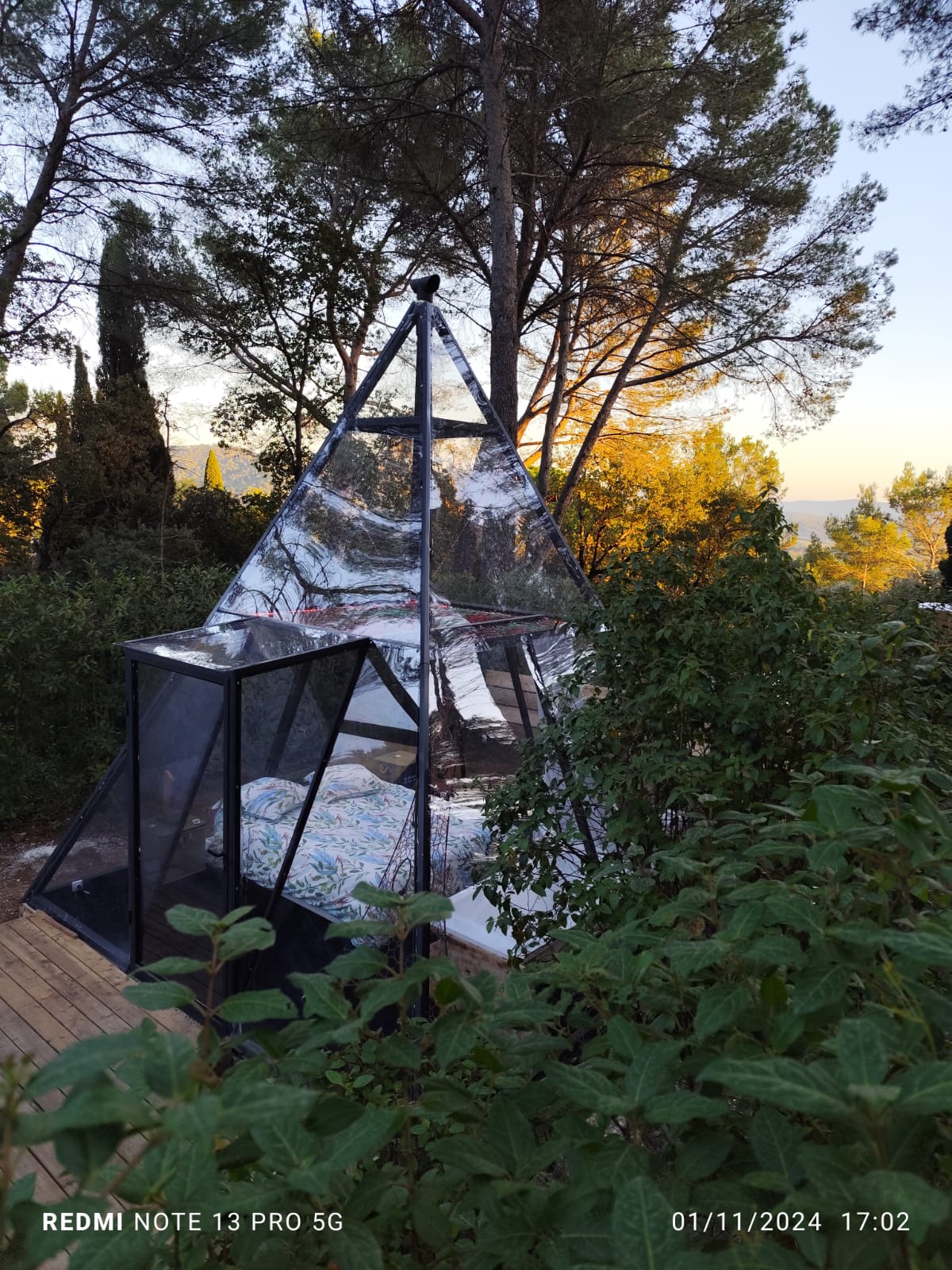Une expérience inclassable au cœur de la Provence à Carnoules — chambre