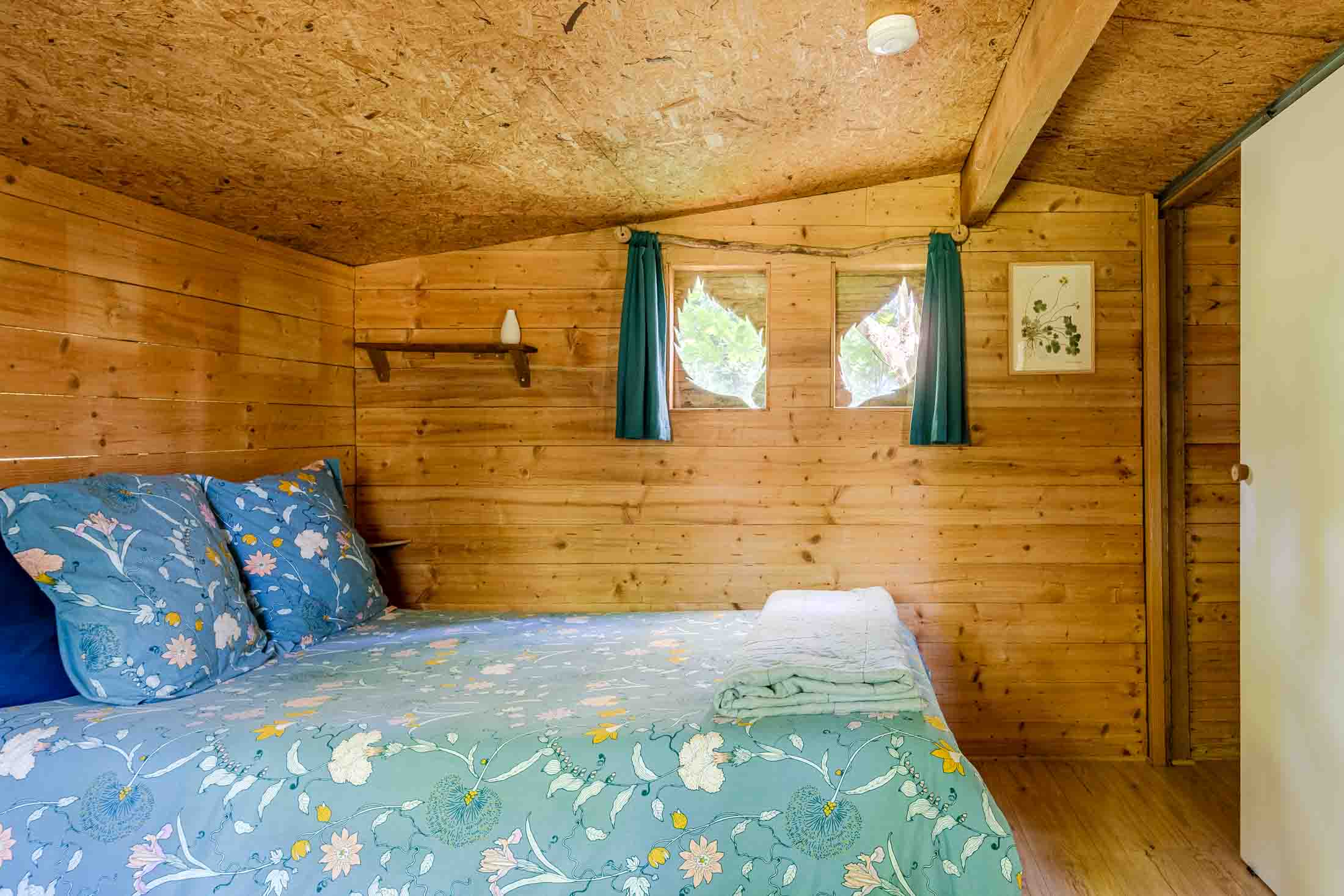 Cabane Pivert — Nuit perchée à 8m dans un châtaignier en Calvados à Caen — cuisine