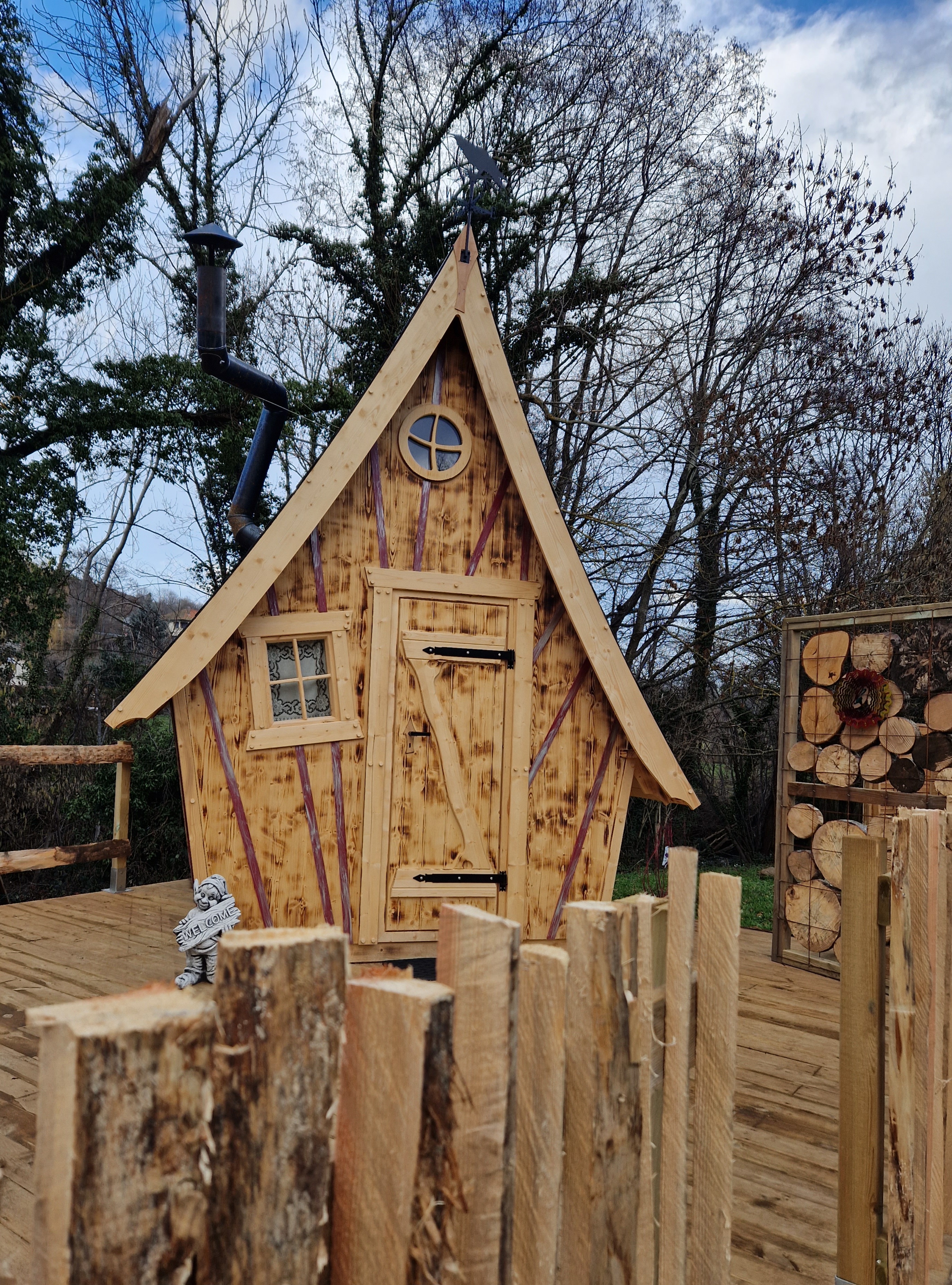 Évasion enchantée dans la cabane féerique Duo du Cheix